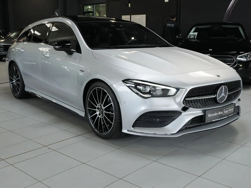 Mercedes-Benz-CLA 220 d-image-4