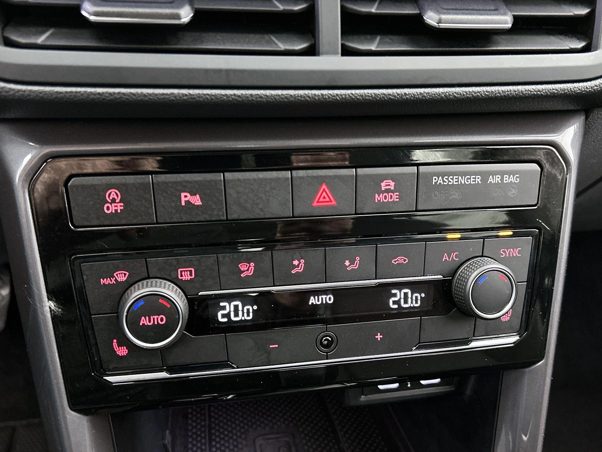 Volkswagen-T-Cross-image-18