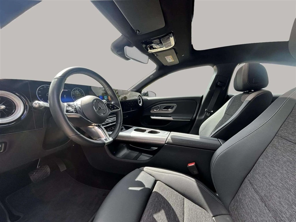 Mercedes-Benz-CLA-image-9