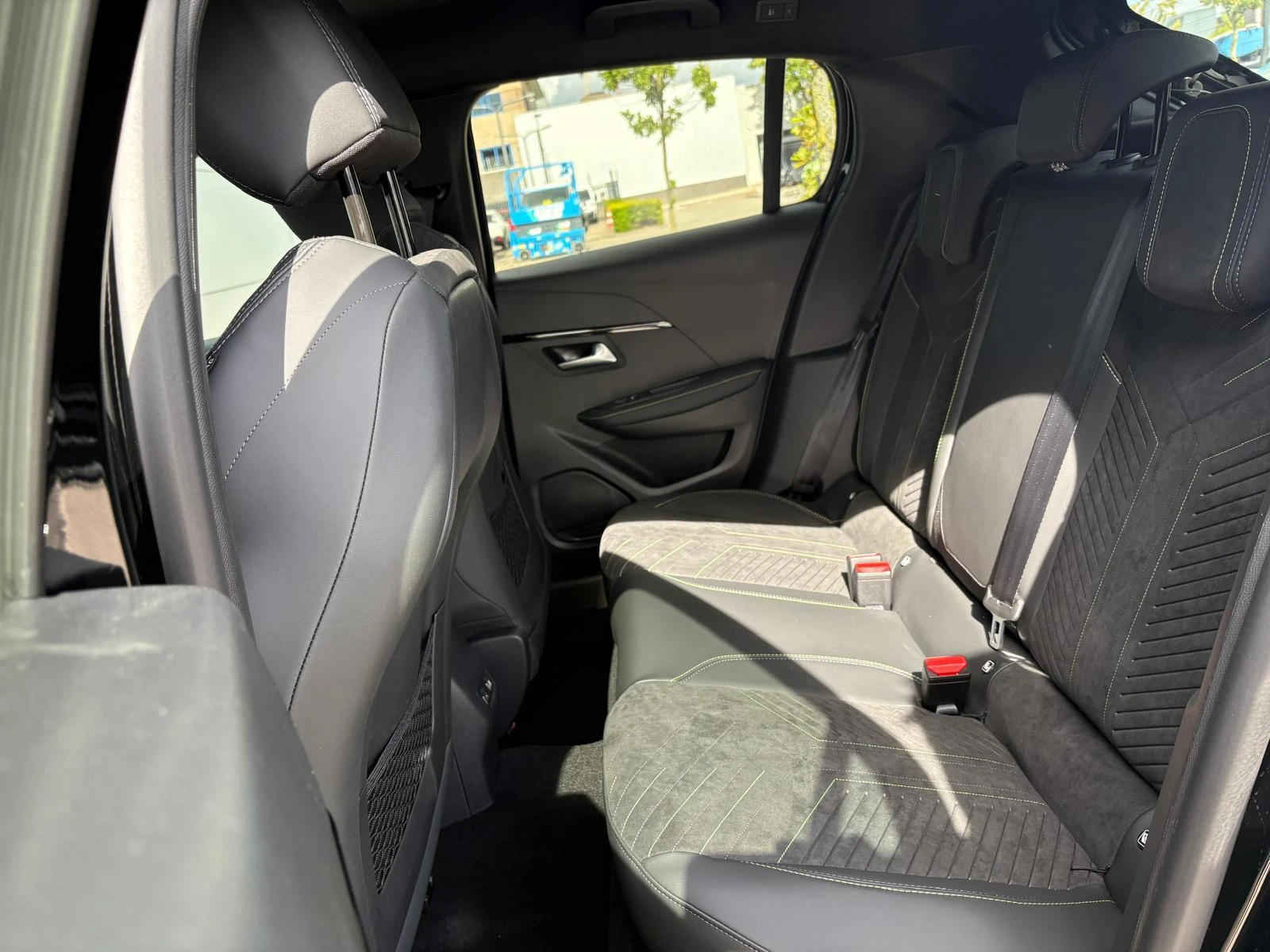 Peugeot-208-image-19