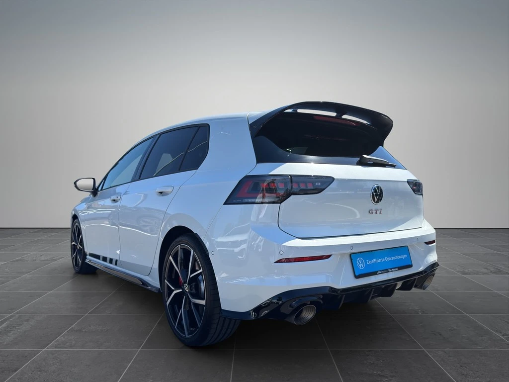 Volkswagen-Golf-image-1
