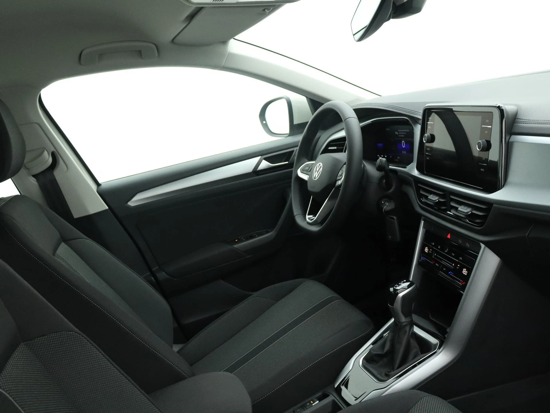 Volkswagen-T-Roc-image-7