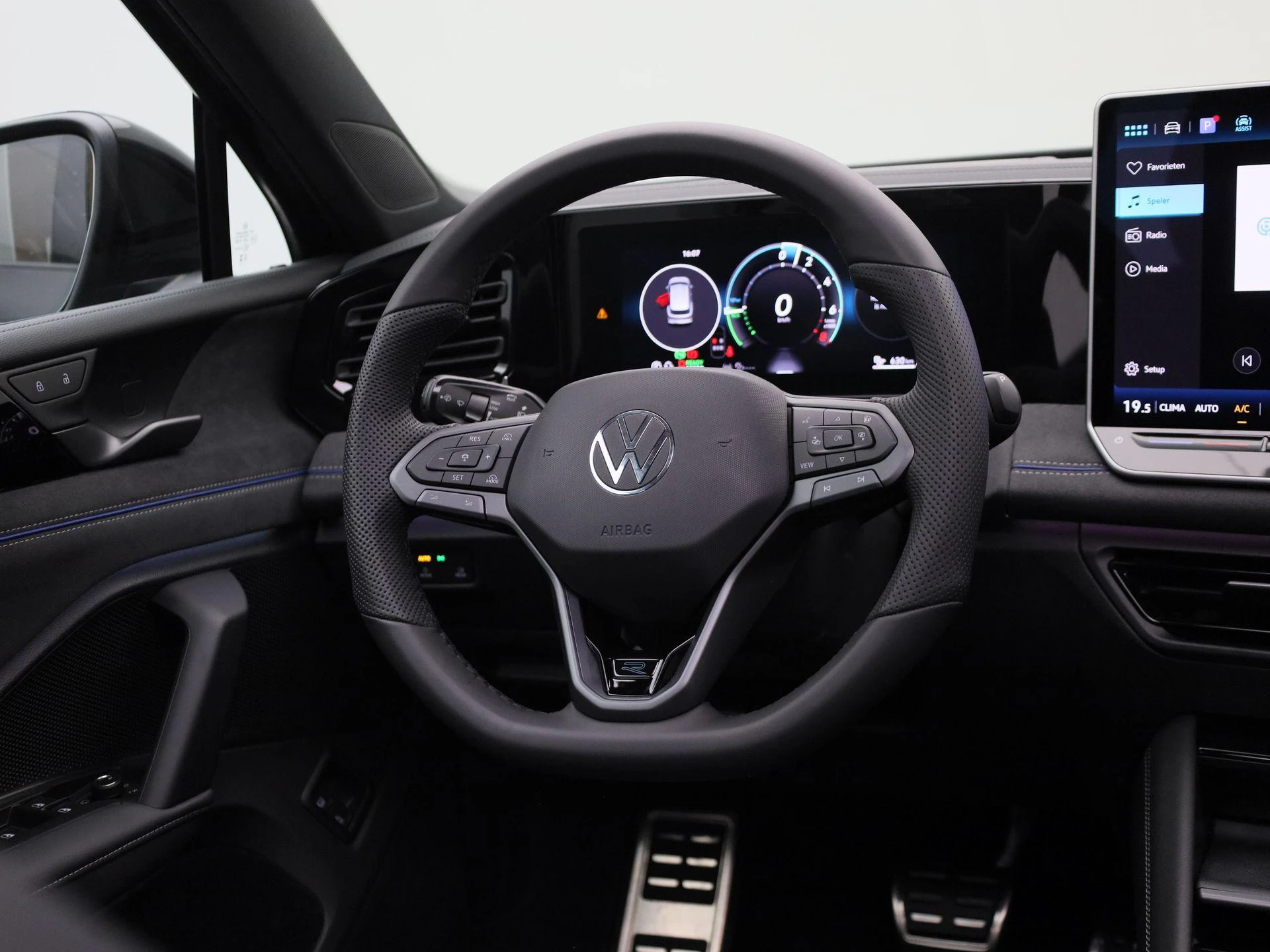 Volkswagen-Tiguan-image-8