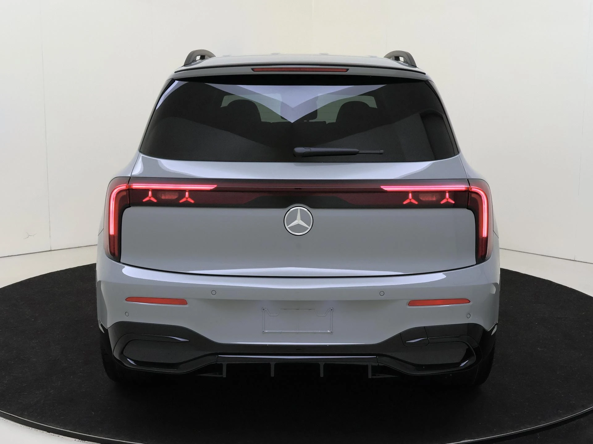 Mercedes-Benz-GLB-image-5