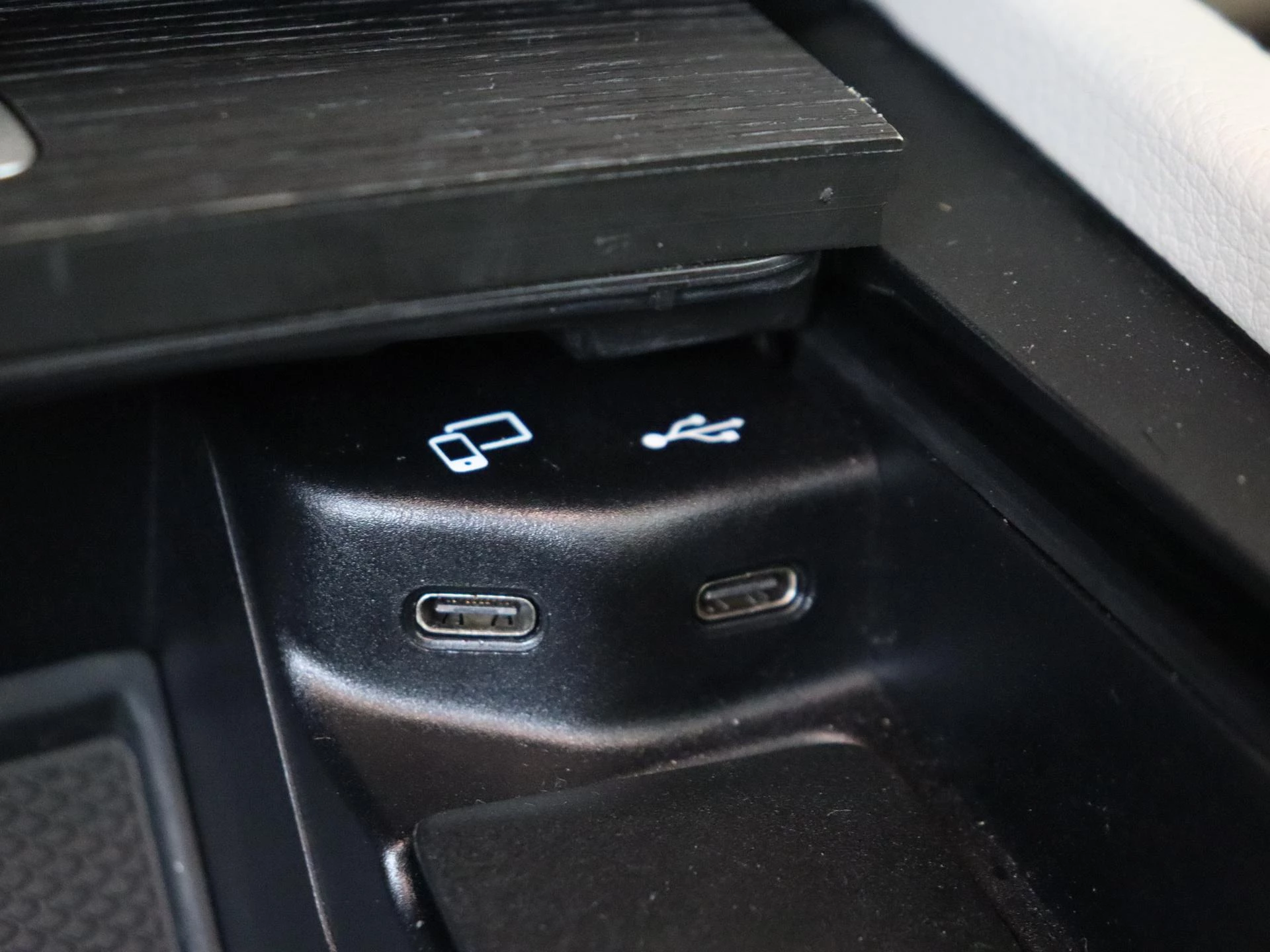 Mercedes-Benz-GLE-image-26