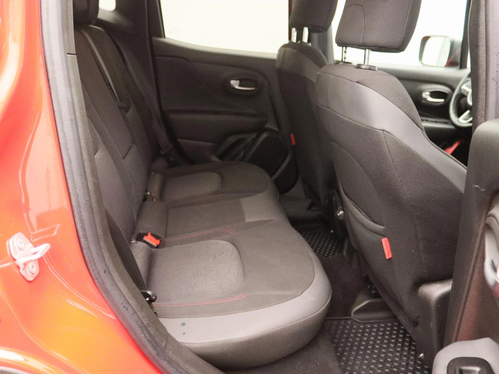 Jeep-Renegade-image-24