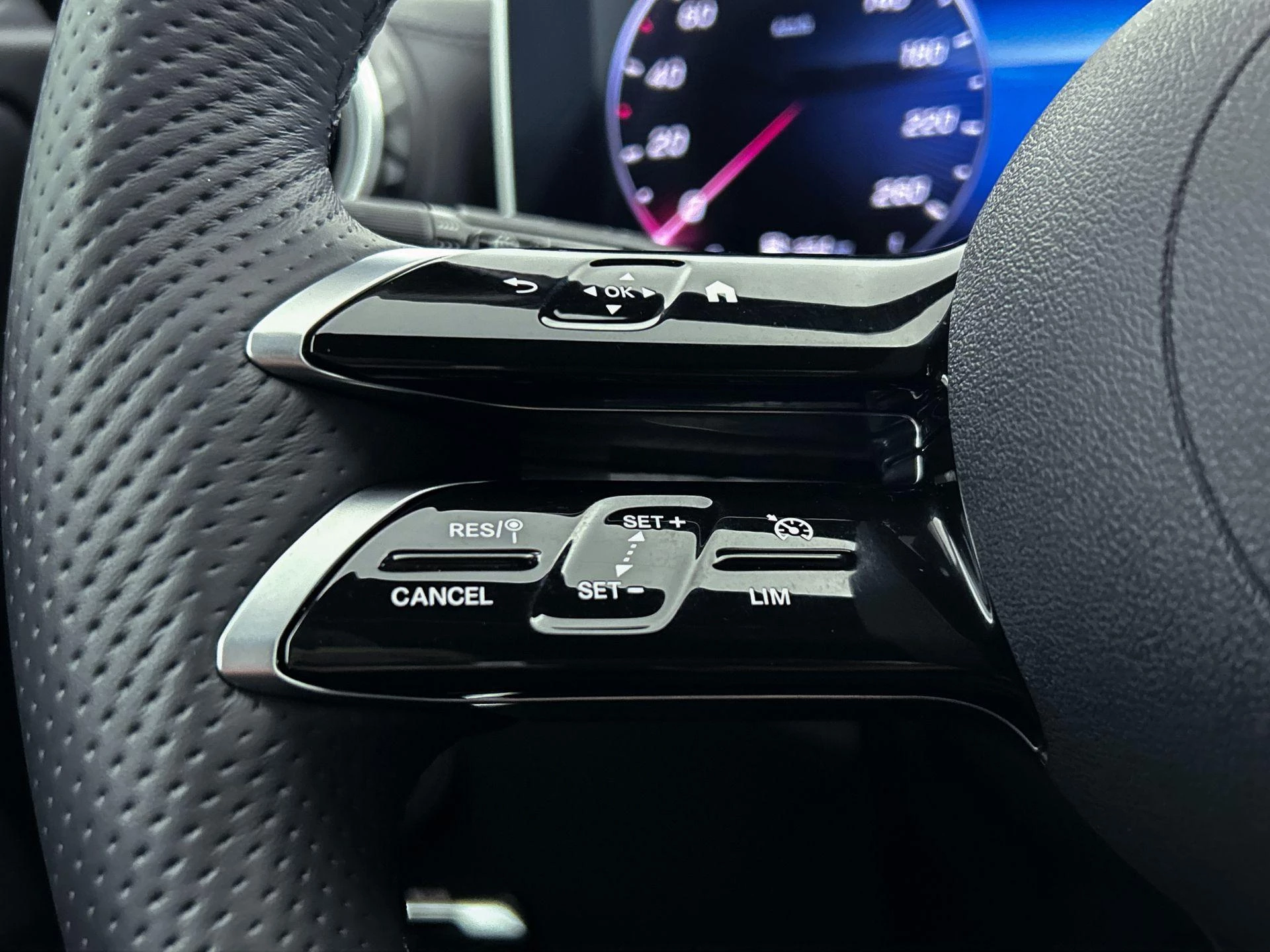 Mercedes-Benz-C-Klasse-image-15