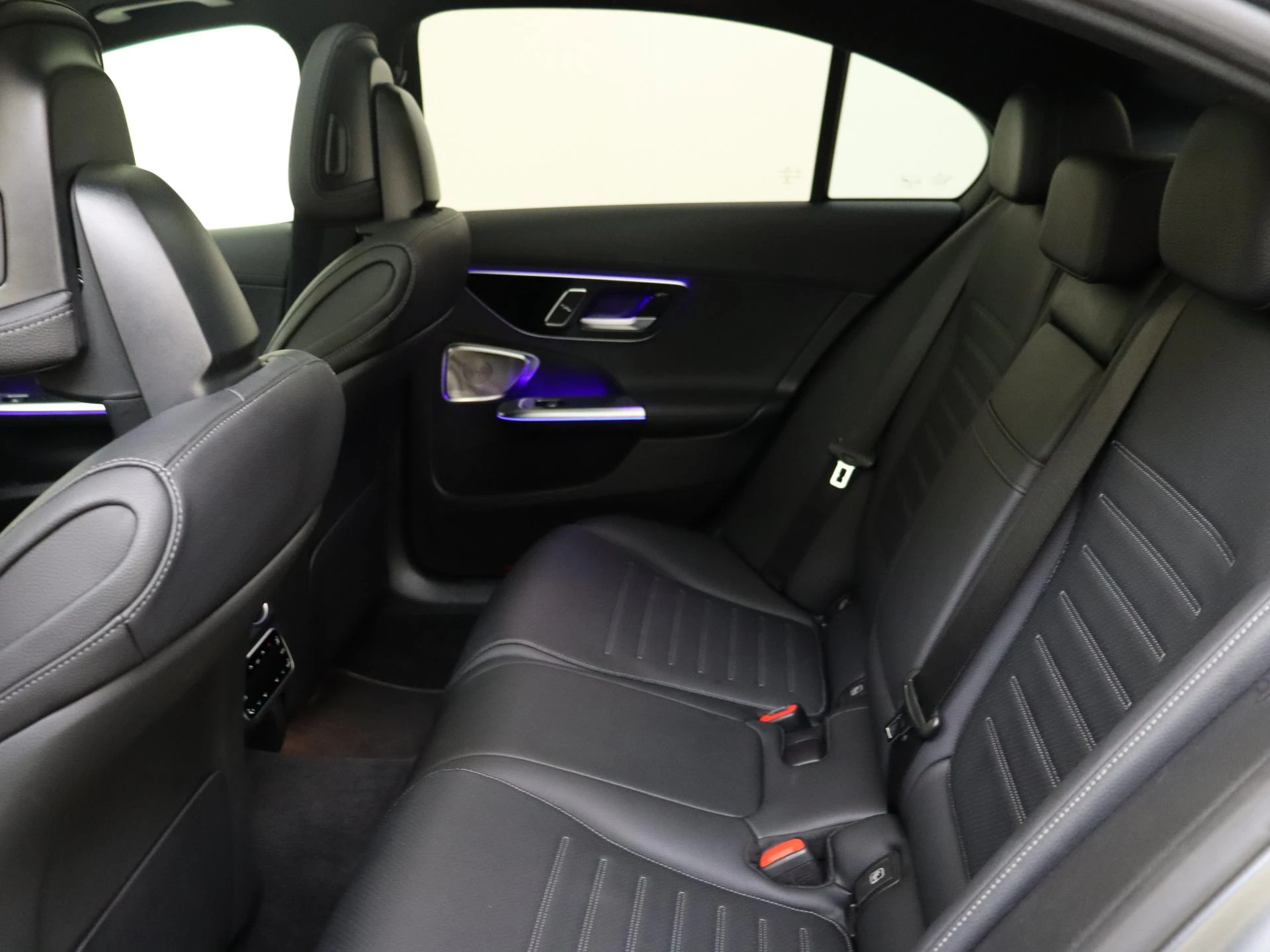 Mercedes-Benz-C-Klasse-image-15