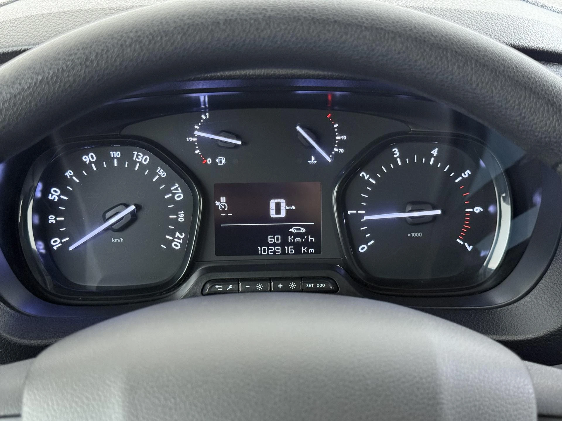 Peugeot-Expert-image-25