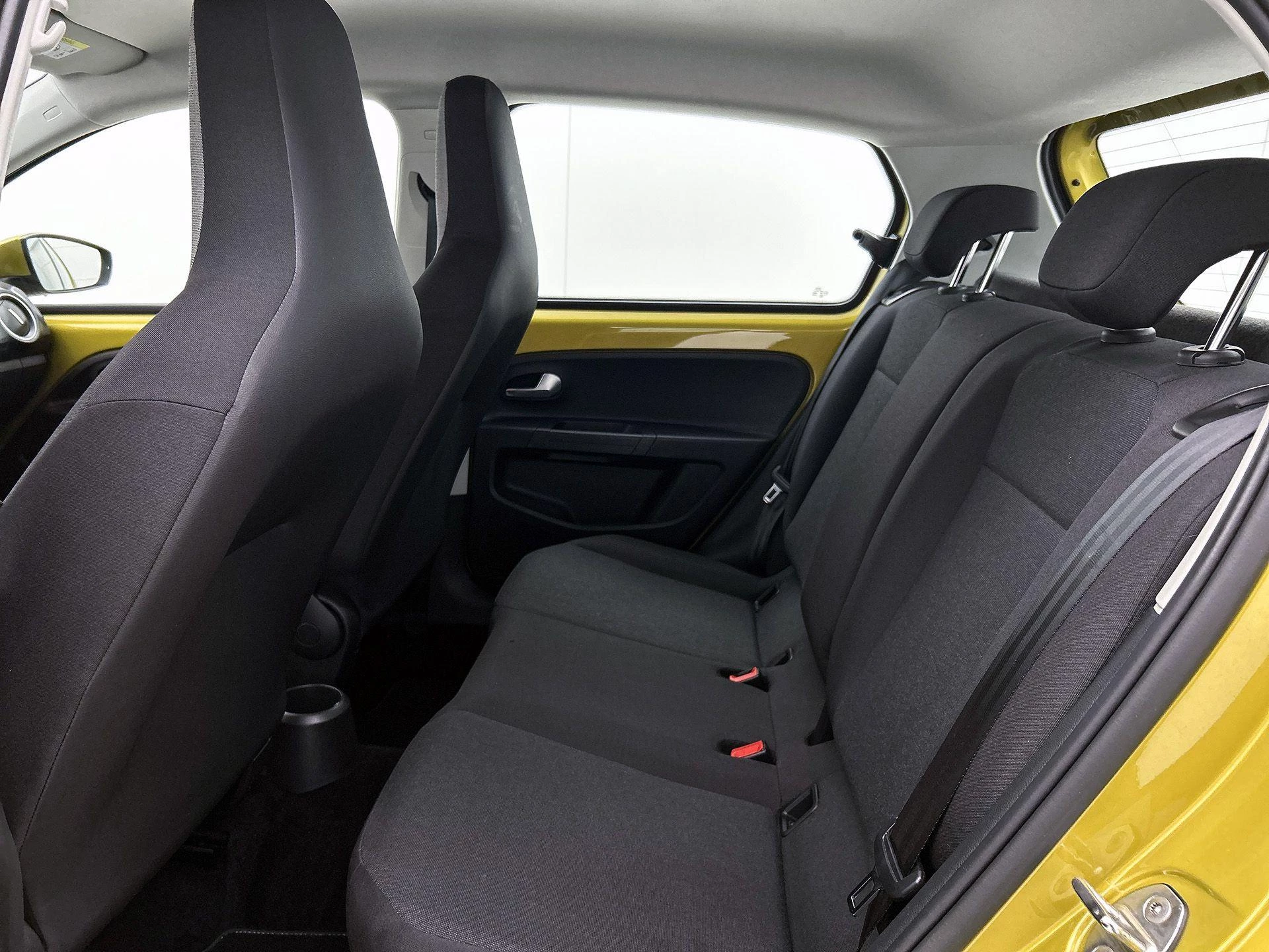 Volkswagen-up!-image-28