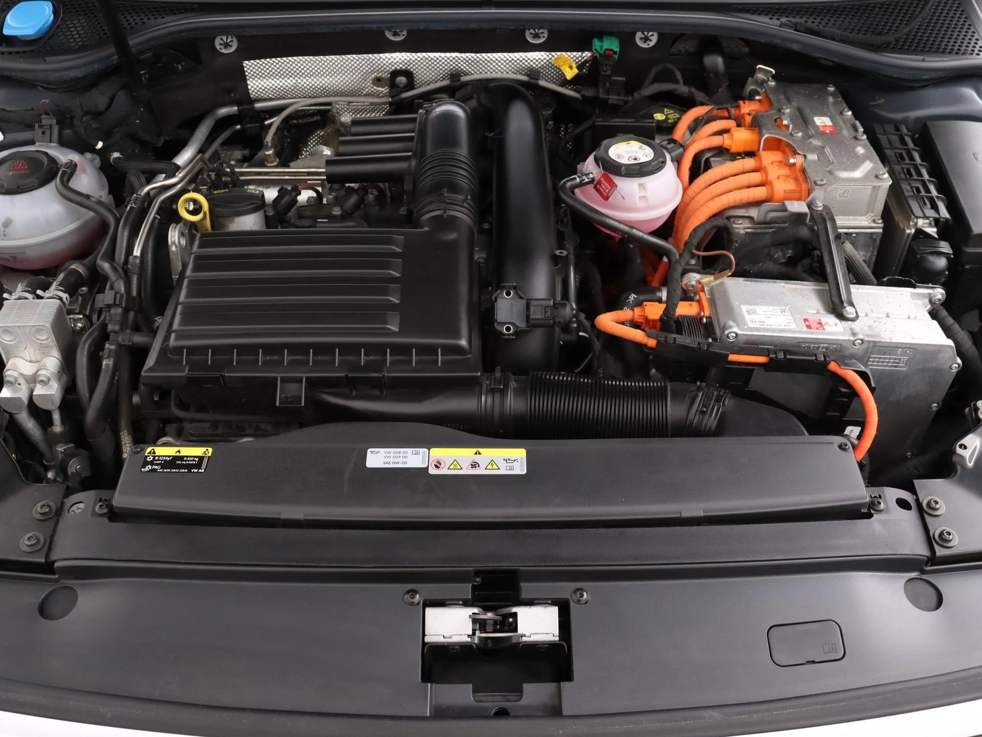 Volkswagen-Passat-image-17