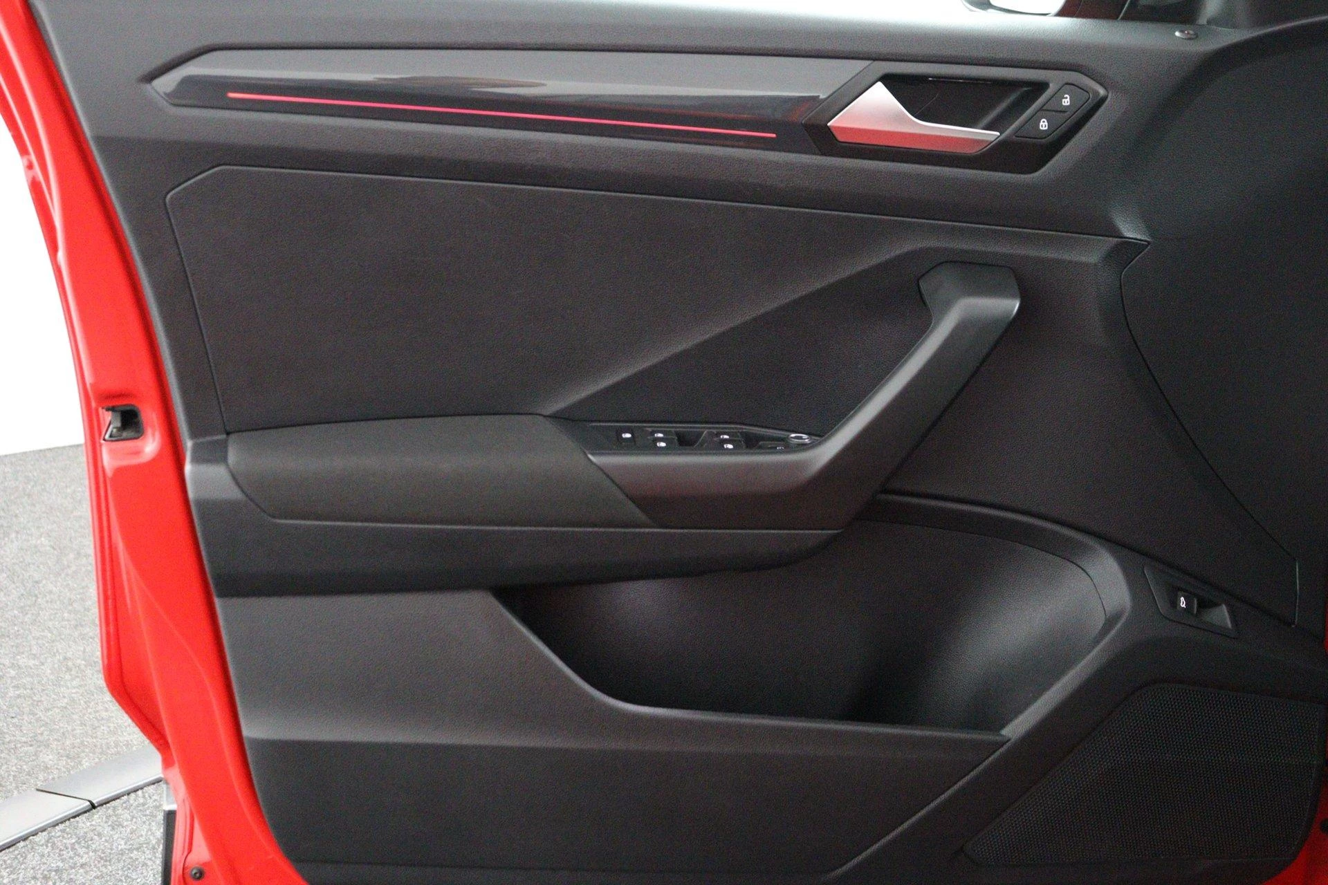 Volkswagen-T-Roc-image-38