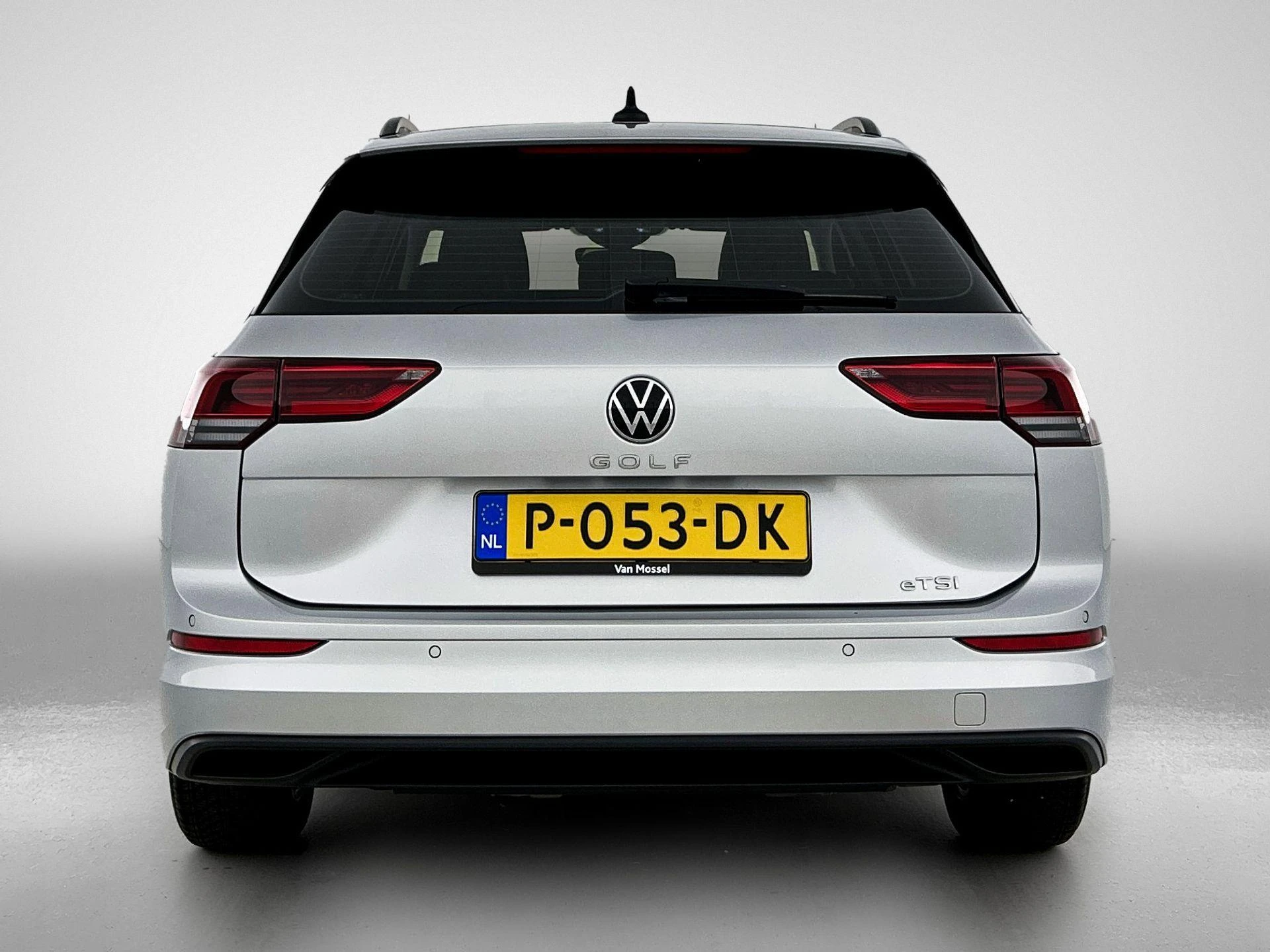 Volkswagen-Golf-image-2