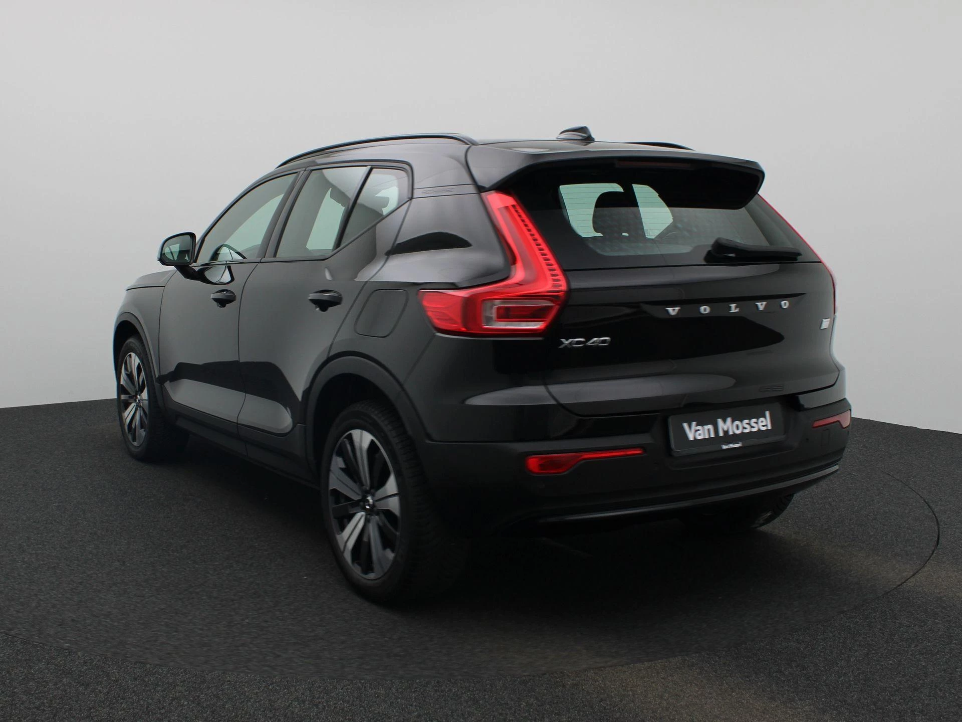 Volvo-XC40-image-1