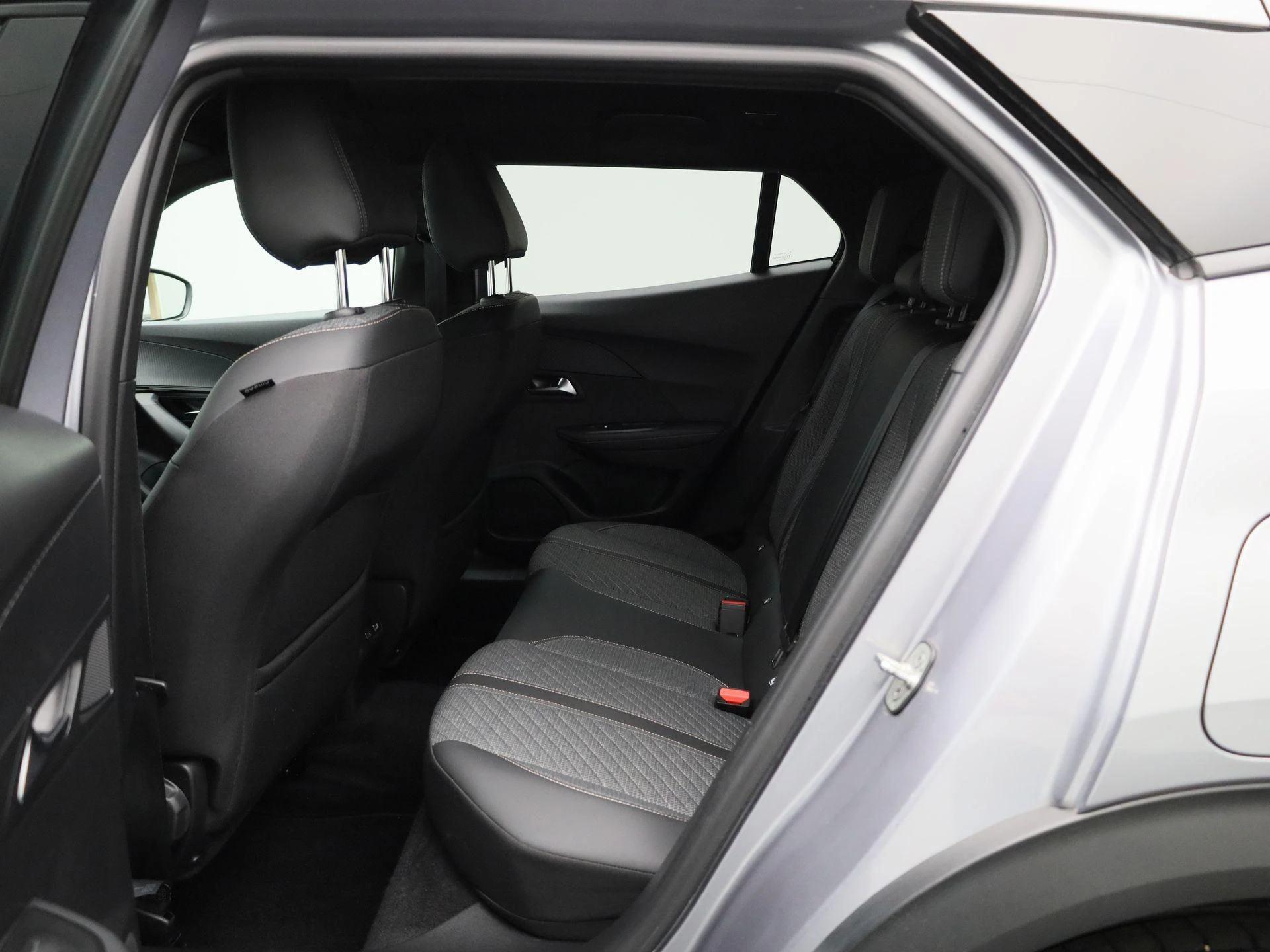 Peugeot-e-2008-image-9