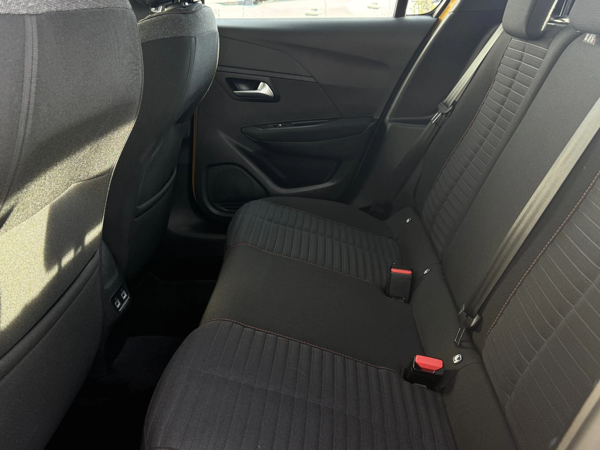 Peugeot-e-208-image-20