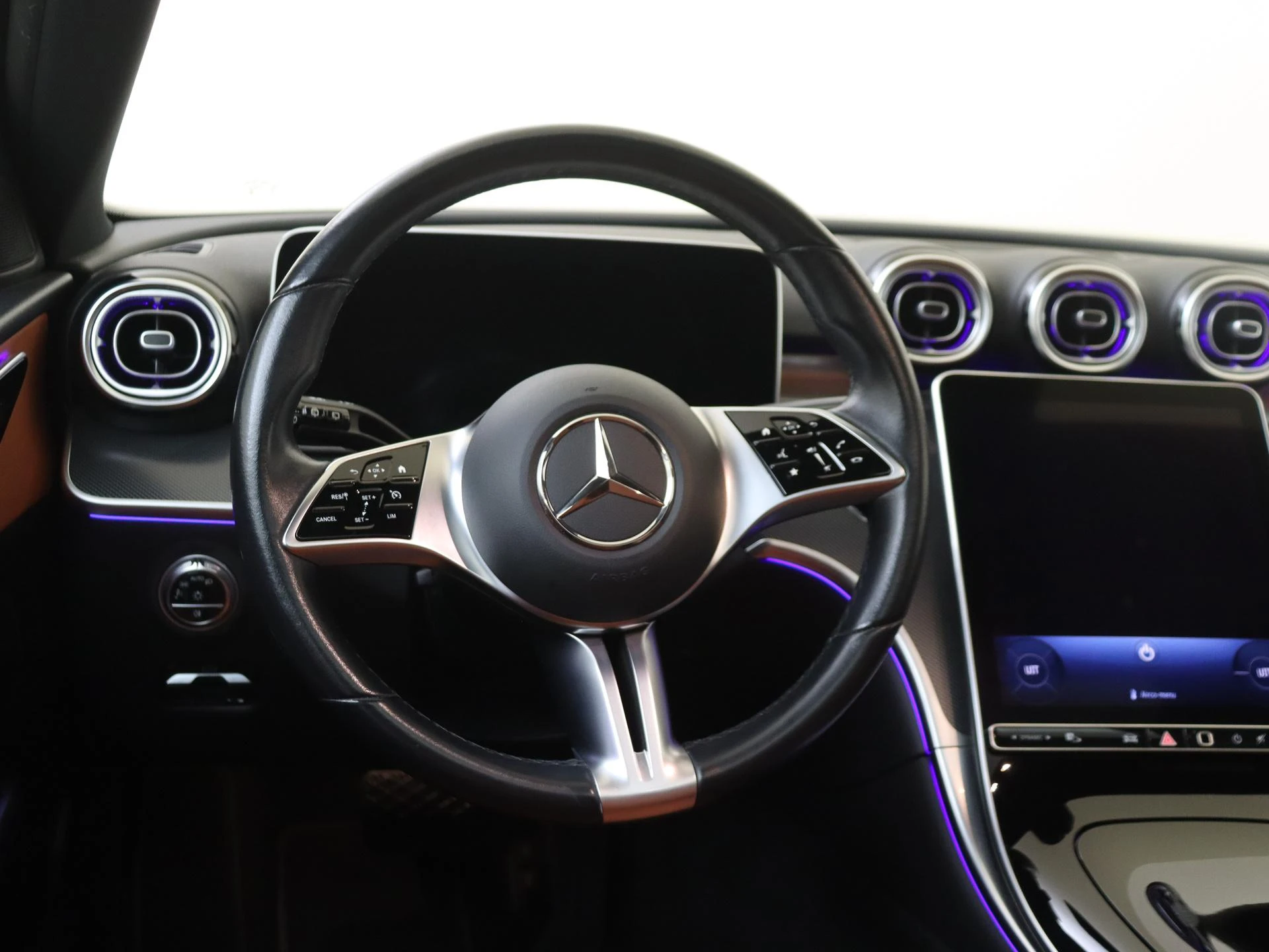 Mercedes-Benz-C-Klasse-image-9