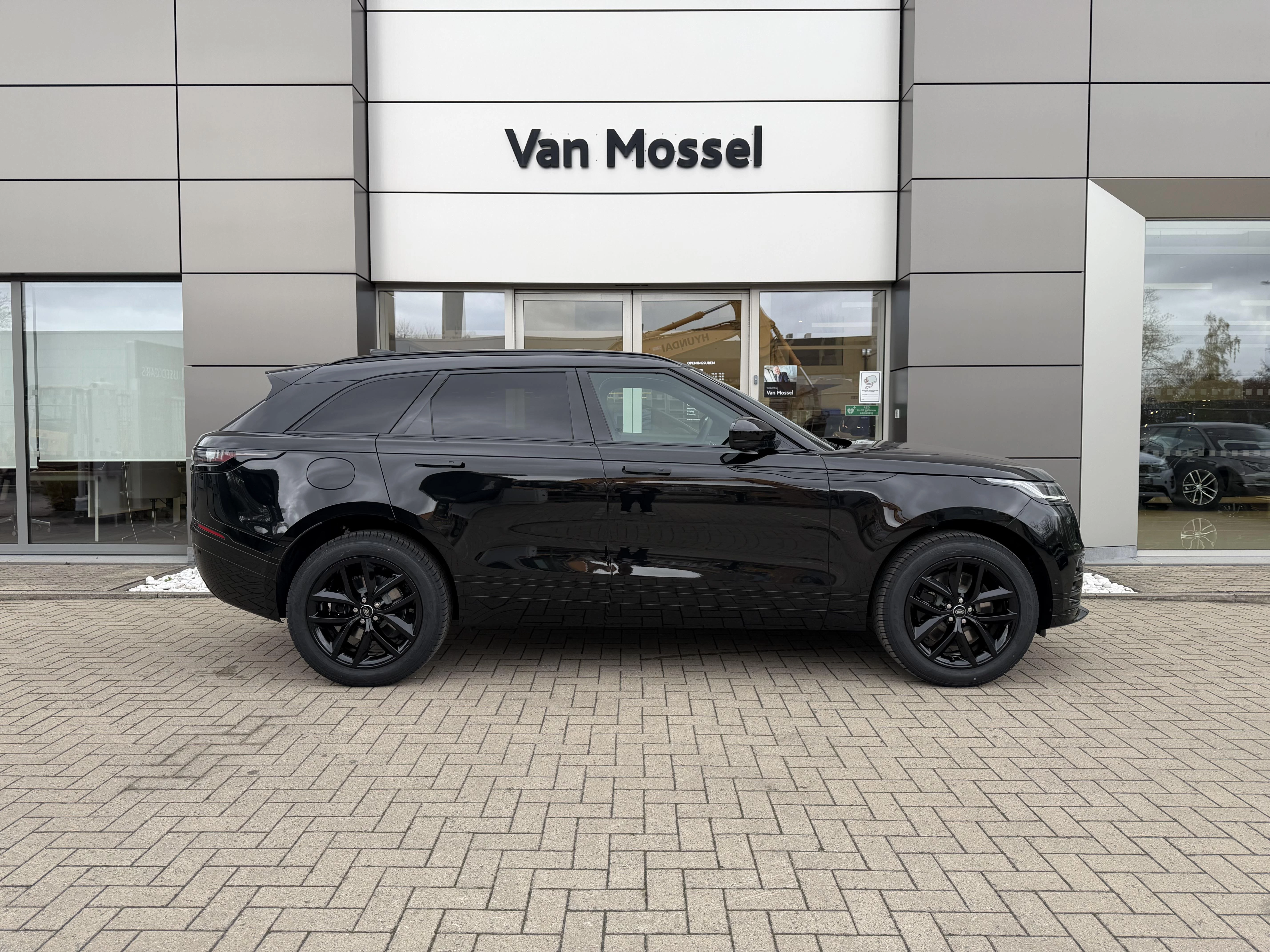 Land Rover Range Rover Velar P400e Dynamic SE AWD Auto. 26.5MY