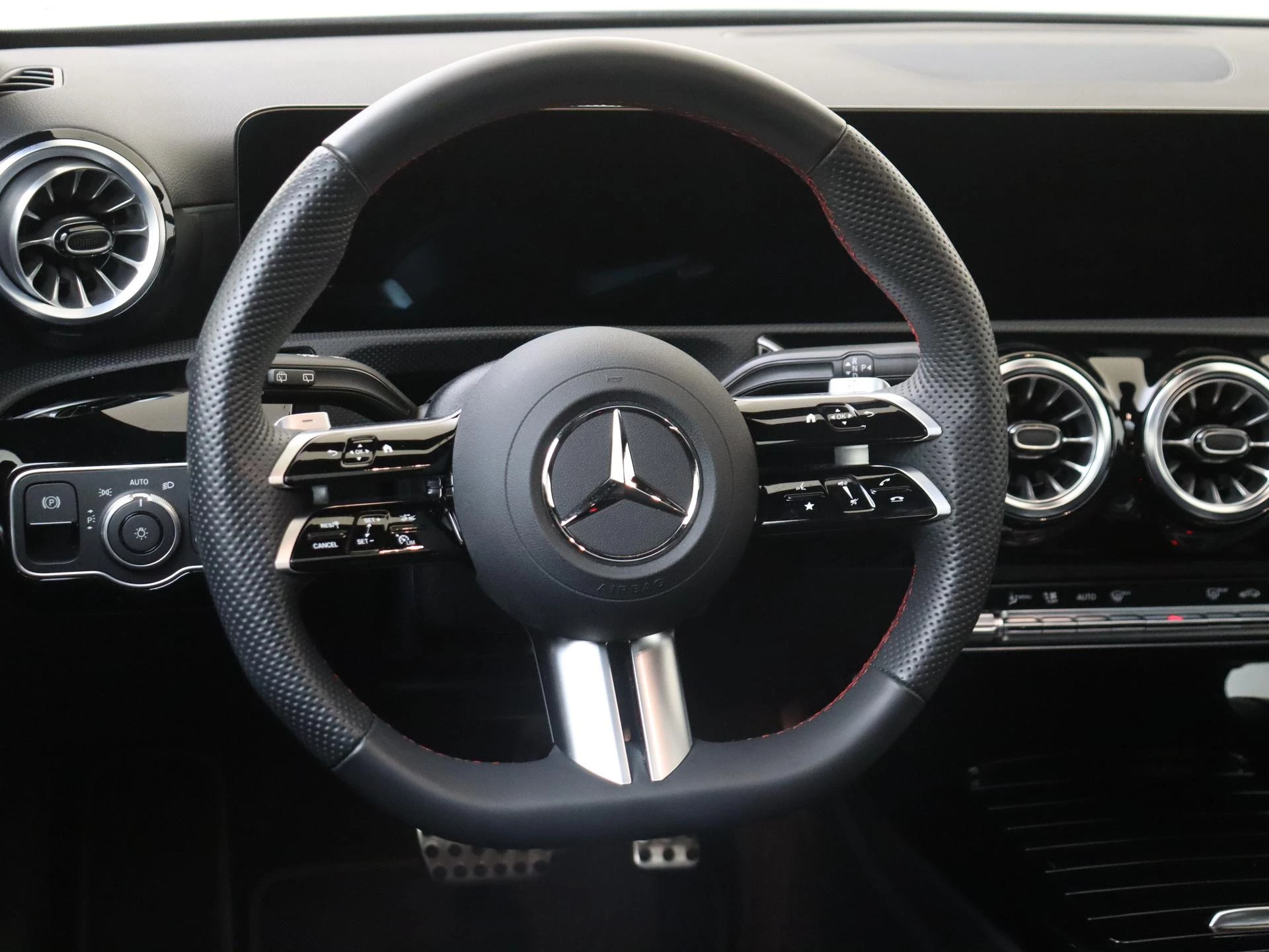 Mercedes-Benz A-Klasse 180 Business Solution AMG