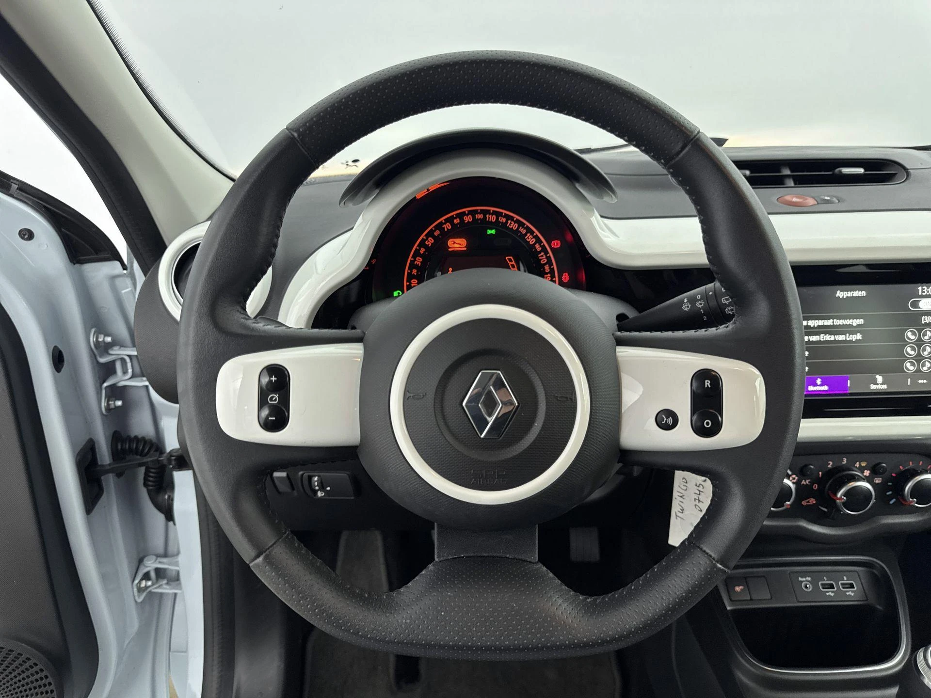 Renault-Twingo-image-13