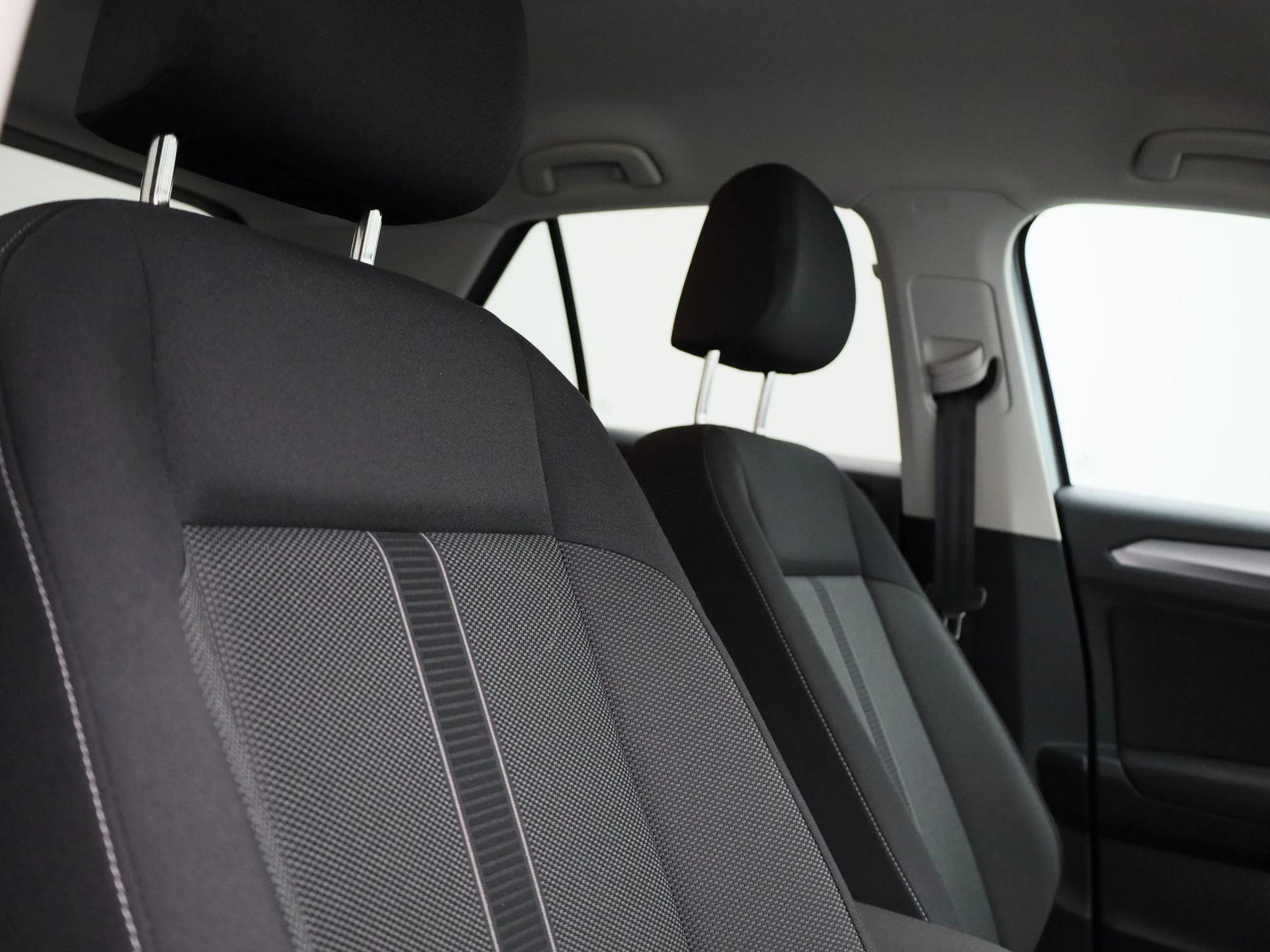 Volkswagen-T-Roc-image-32