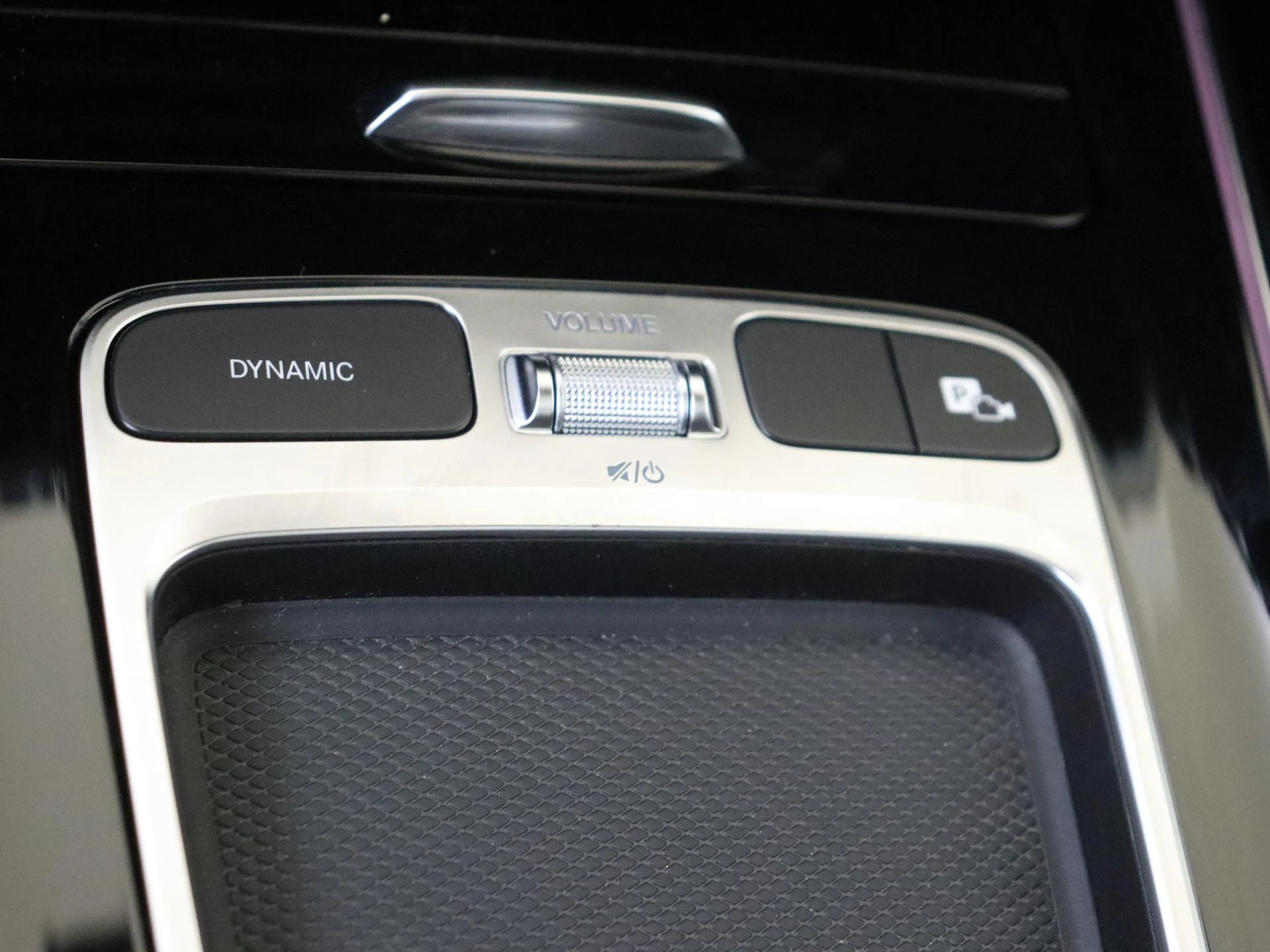 Mercedes-Benz-EQB-image-18