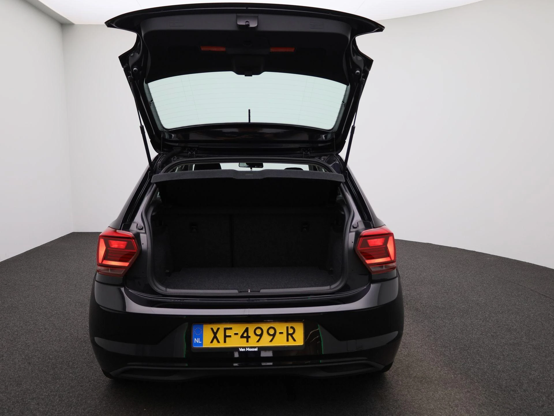 Volkswagen-Polo-image-10