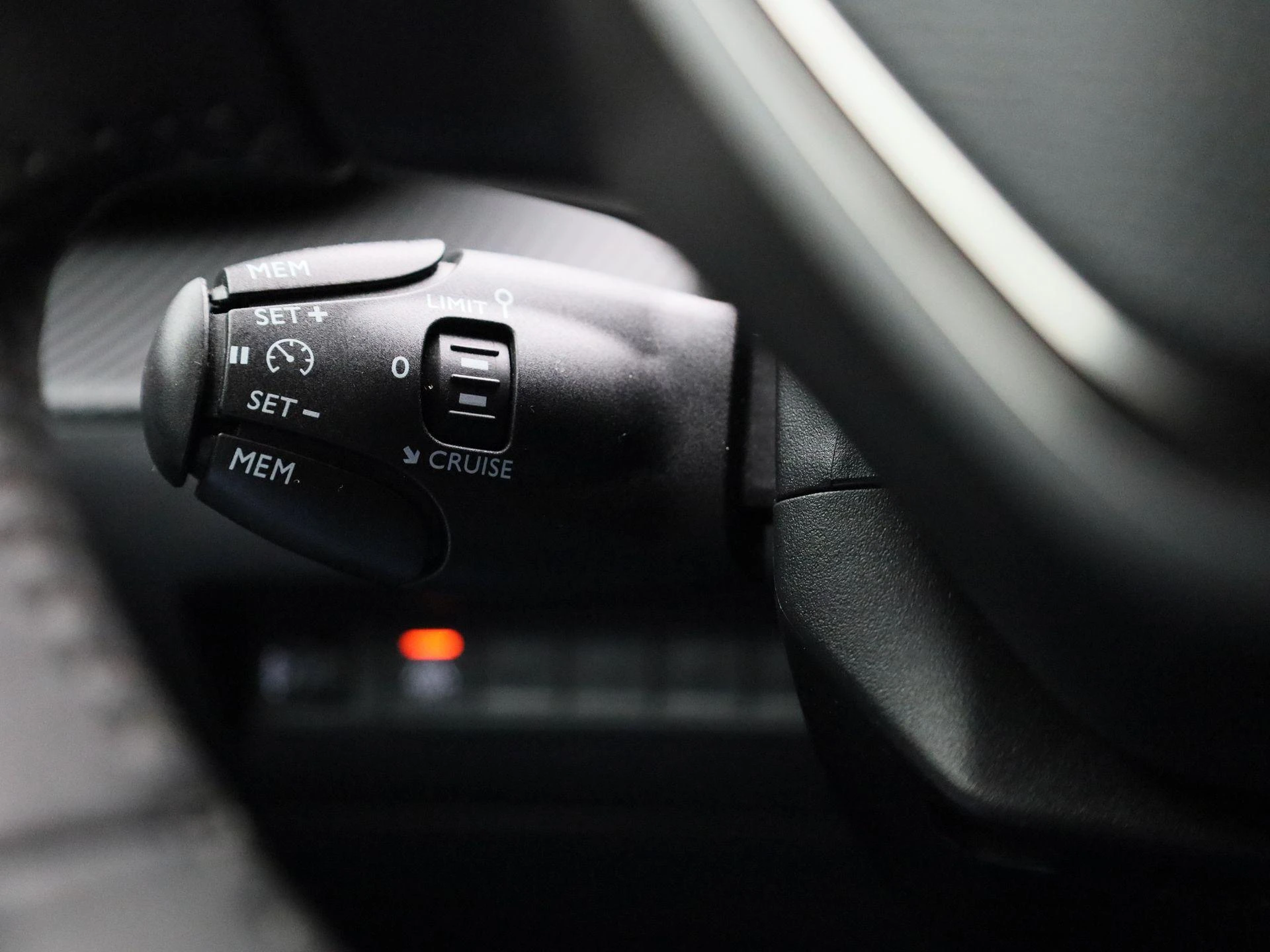 Peugeot-e-2008-image-23