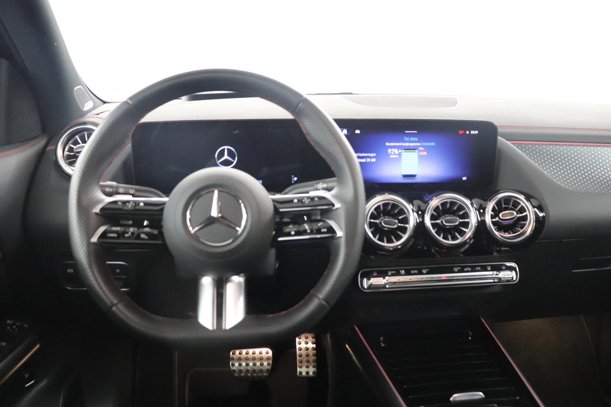 Mercedes-Benz-EQA-image-9