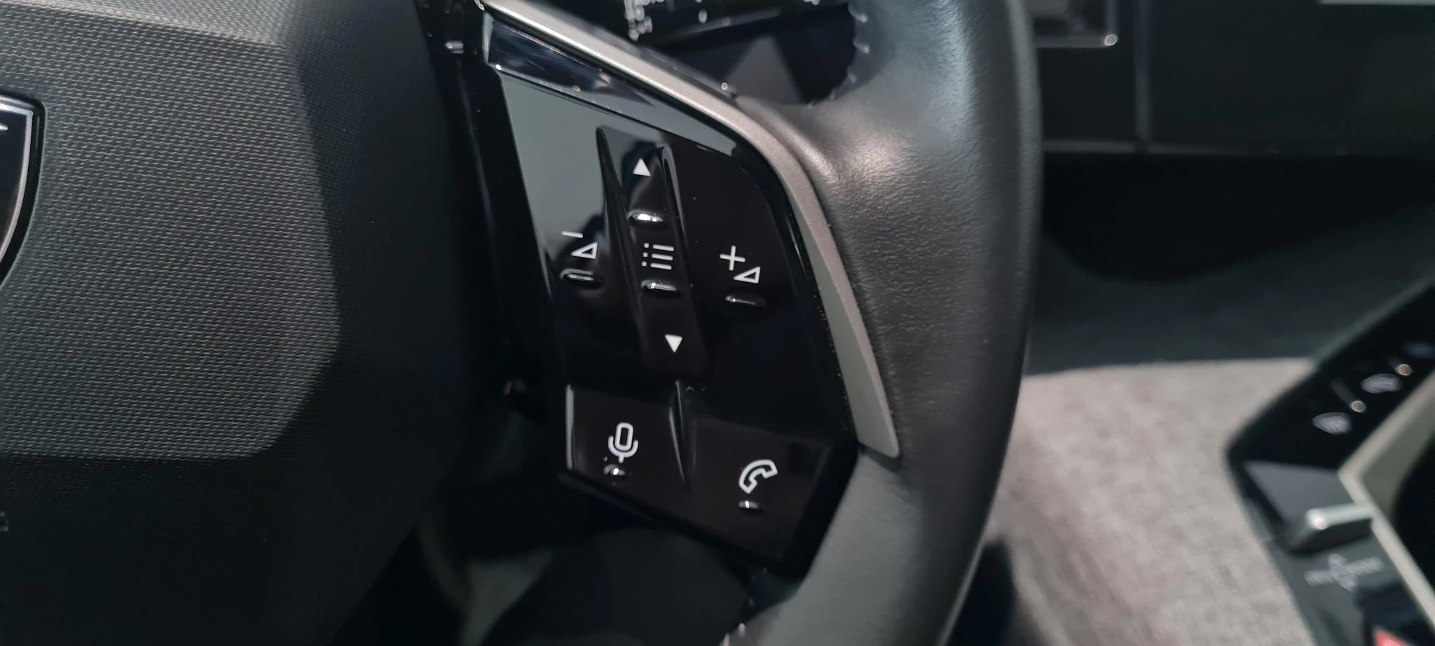 Peugeot 5008 1.2 Hybrid 145 Allure