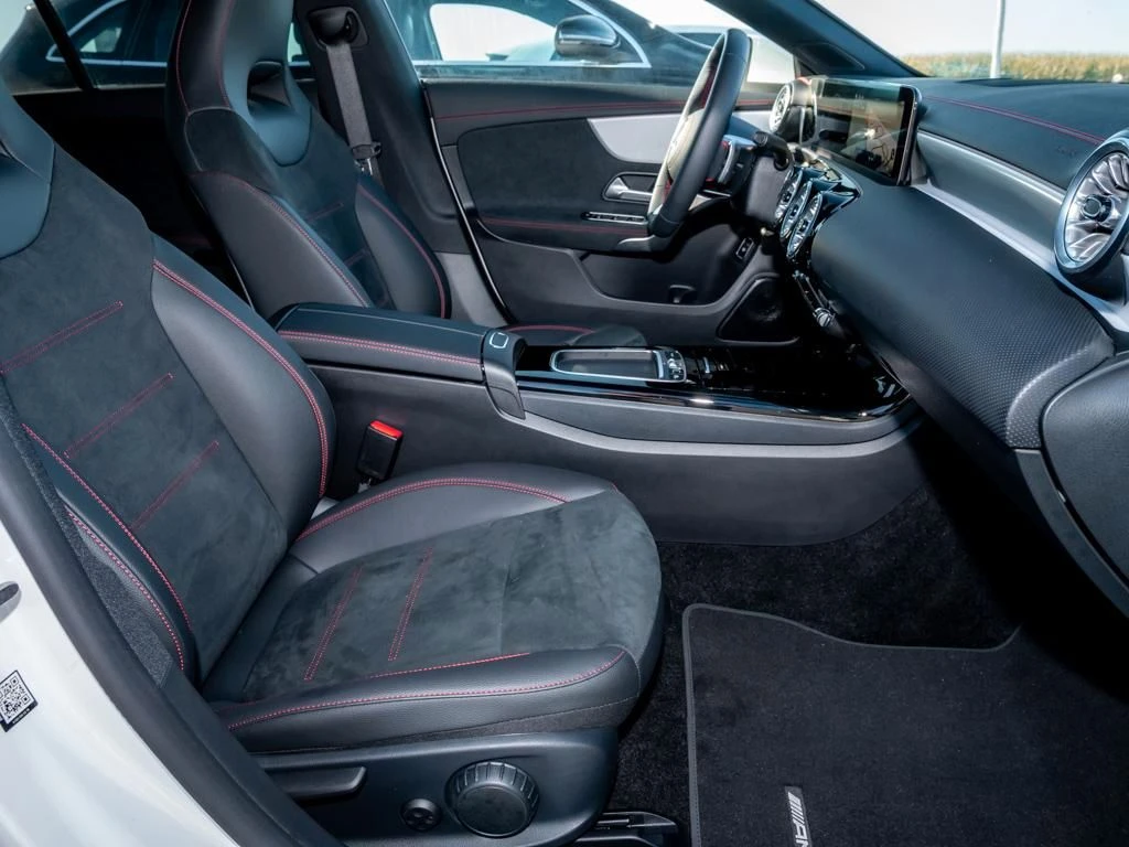 Mercedes-Benz-CLA 200-image-11