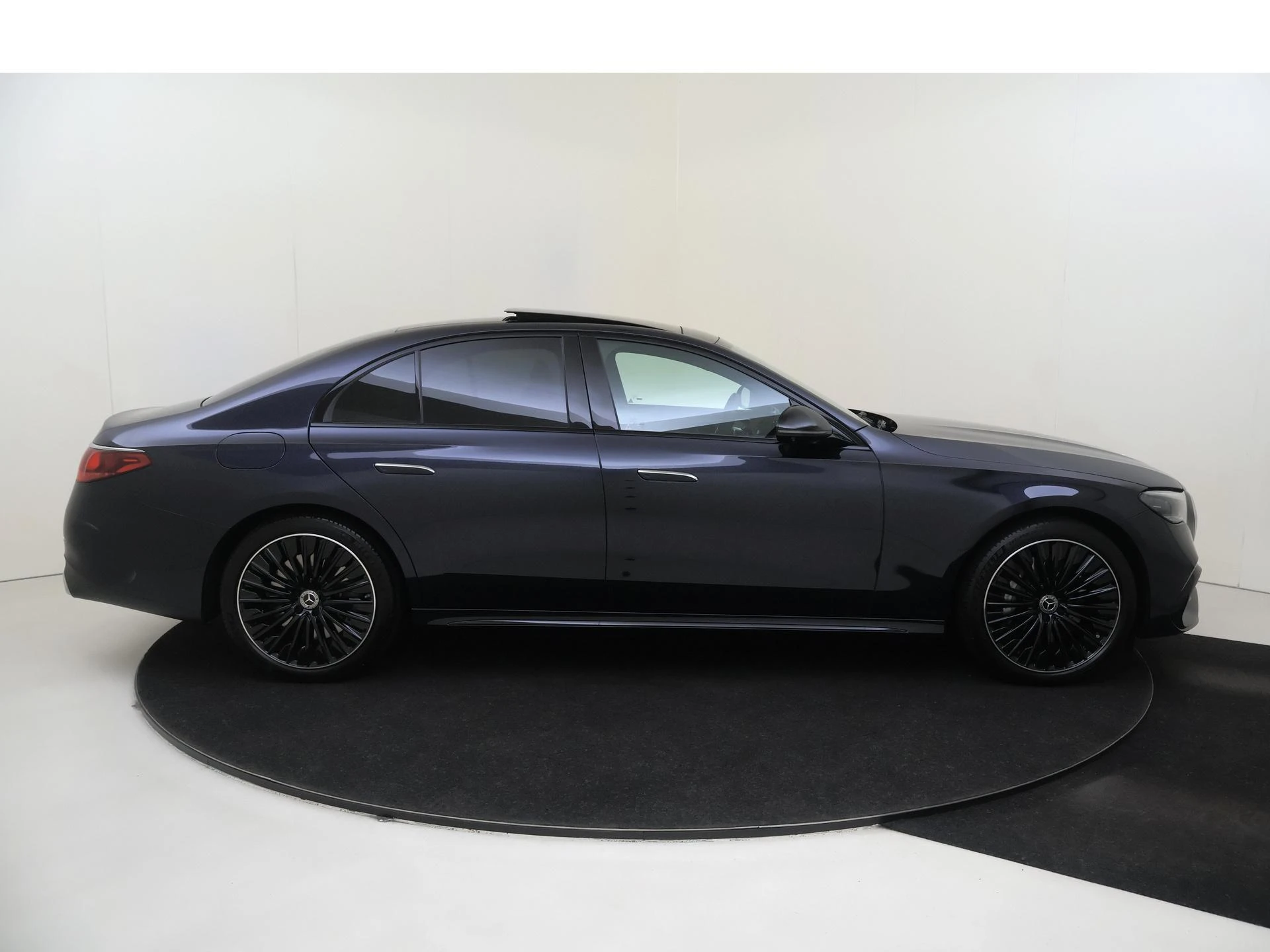 Mercedes-Benz-E-Klasse-image-8