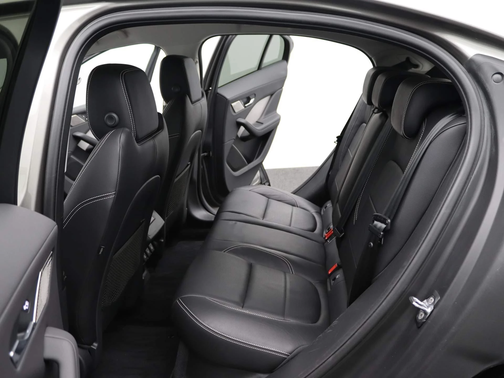 Jaguar-I-PACE-image-14