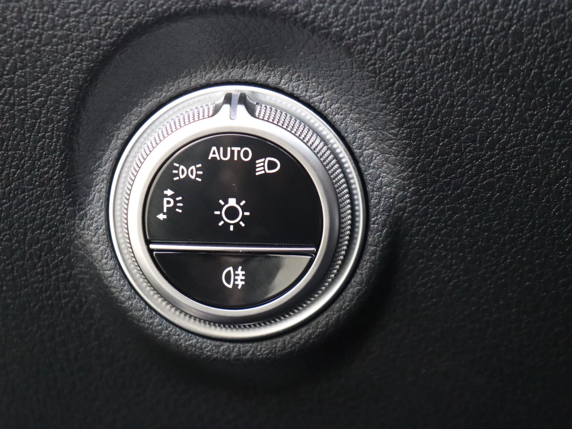 Mercedes-Benz-CLE-image-32