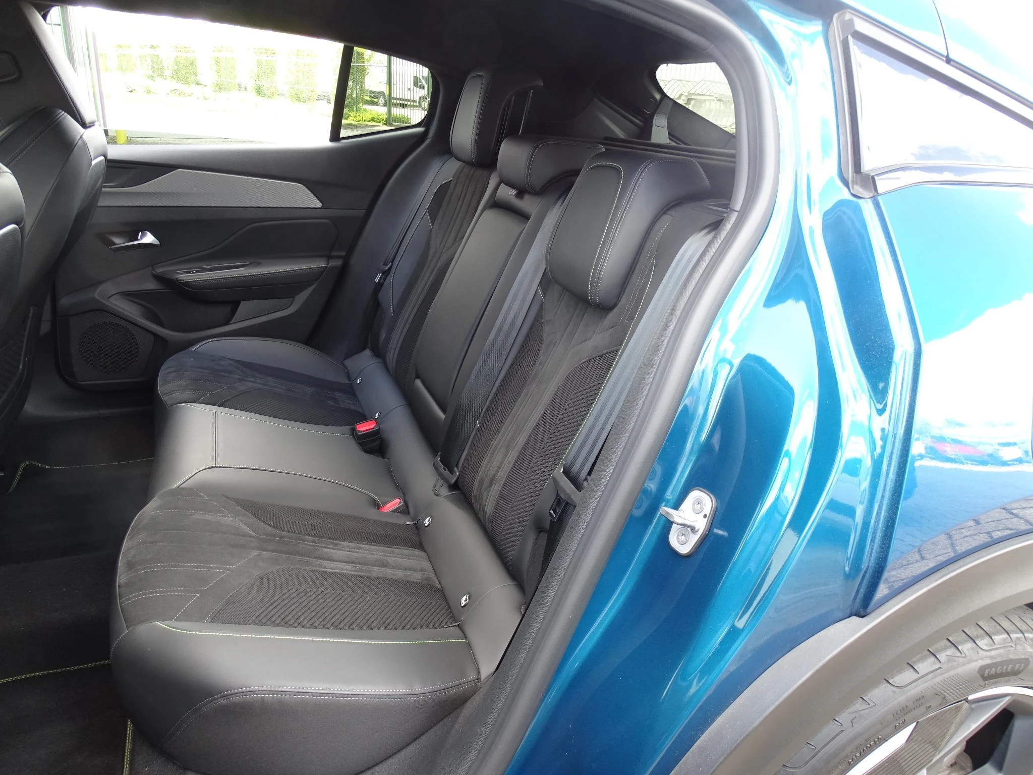 Peugeot 408 1.6 Hybrid 225 S&S EAT8 First Edition