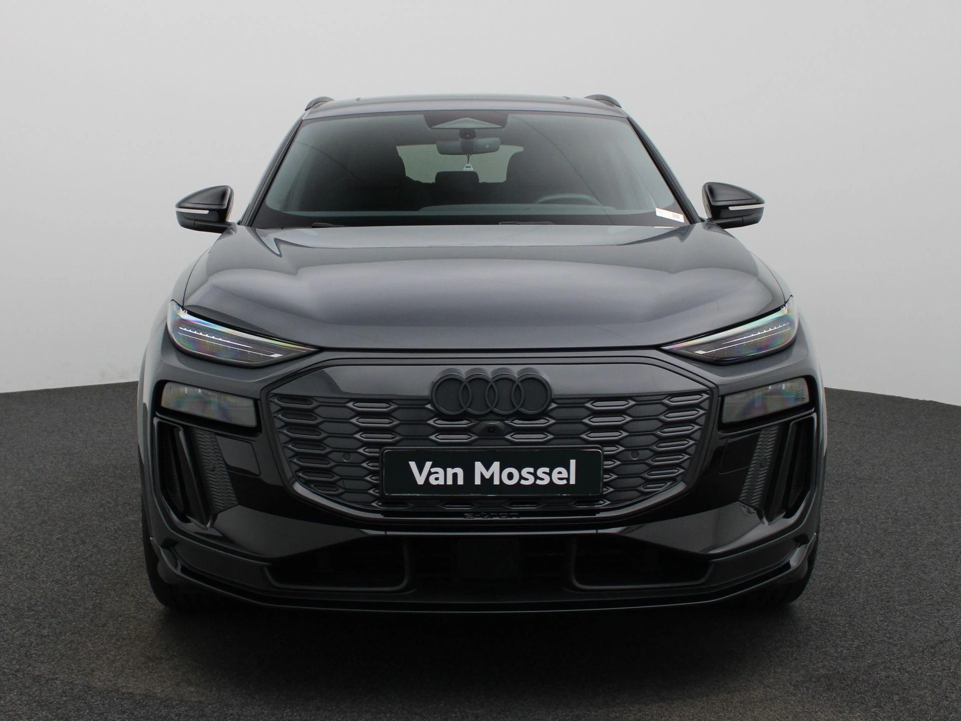 Audi-Q6 e-tron-image-1