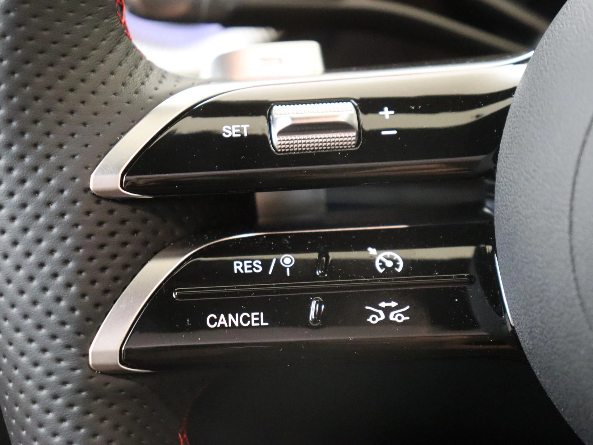 Mercedes-Benz-CLA-image-12