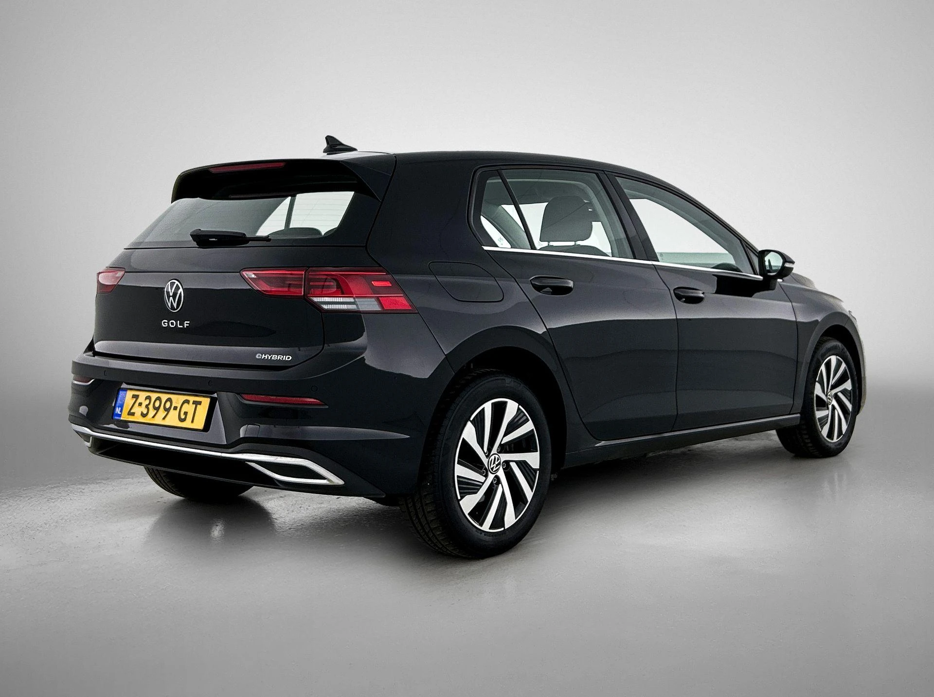 Volkswagen-Golf-image-3