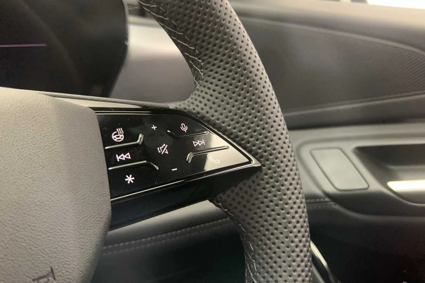 Audi-Q6 e-tron-image-21