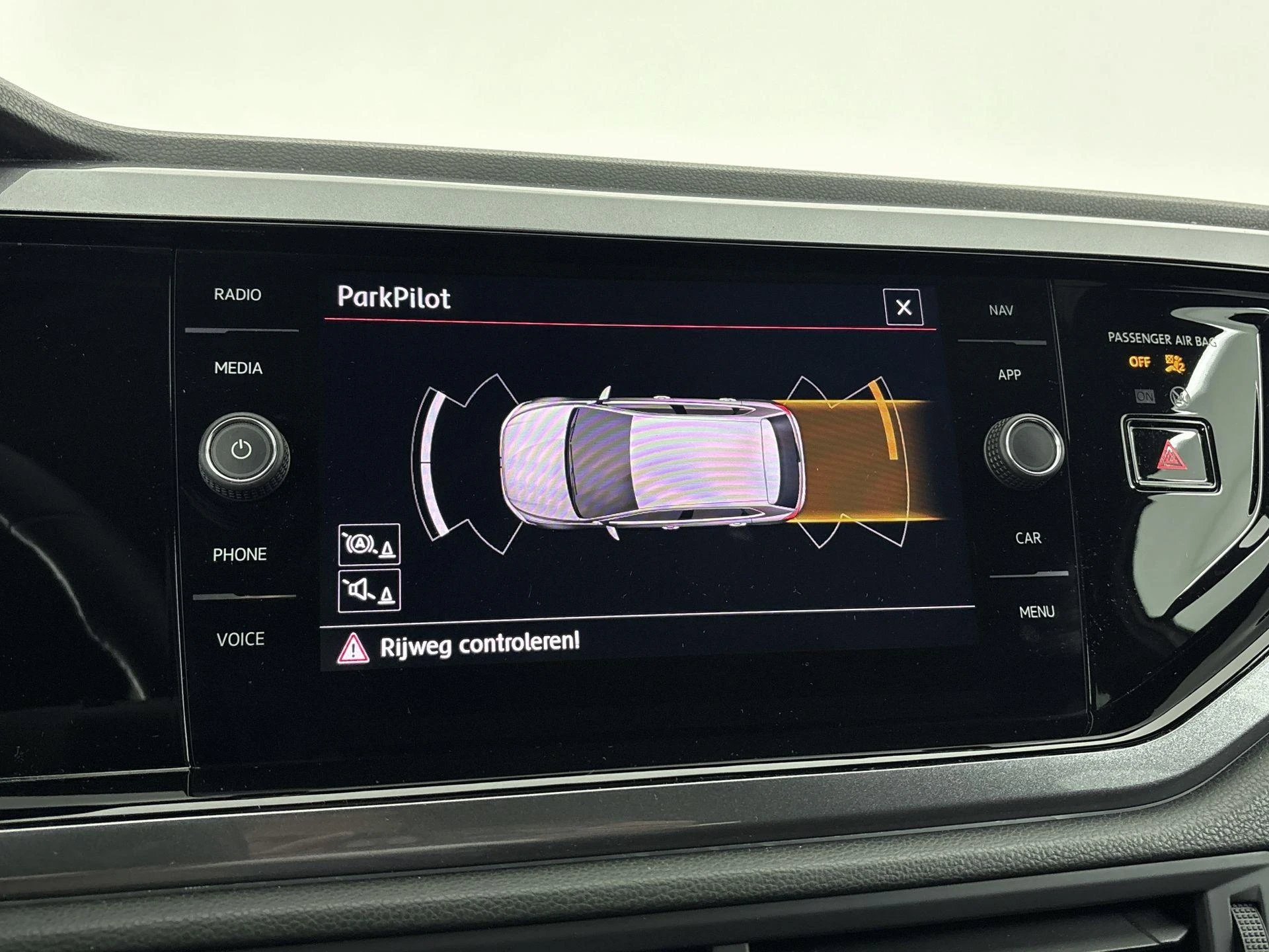 Volkswagen-Polo-image-9