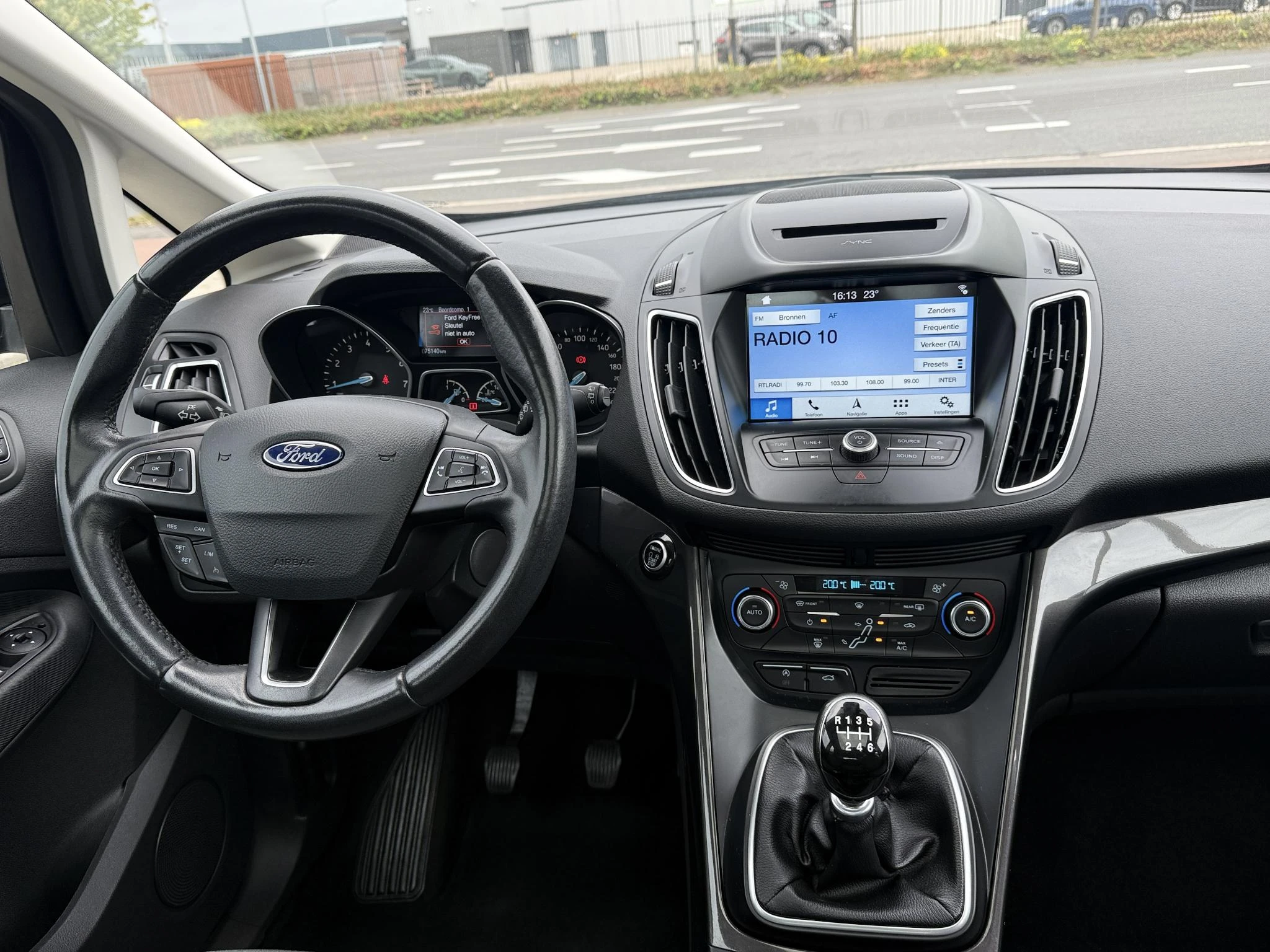 Ford-C-MAX-image-16
