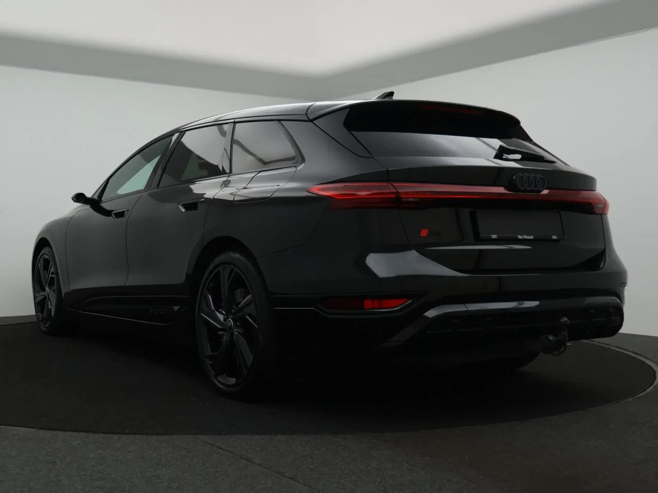Audi-A6 Avant e-tron-image-14