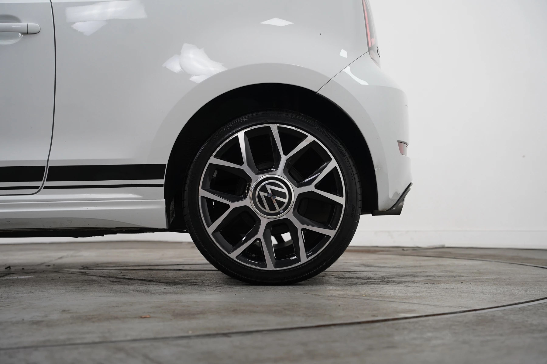Volkswagen-up!-image-33