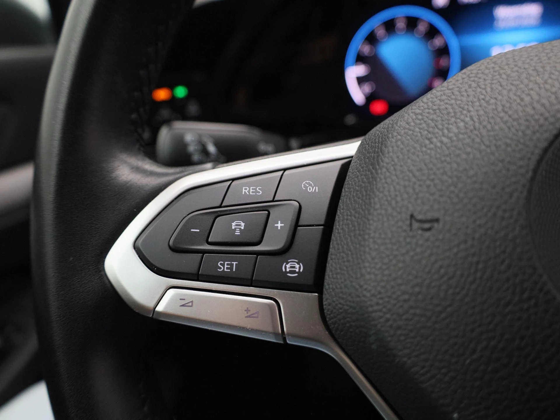 Volkswagen-Golf-image-16