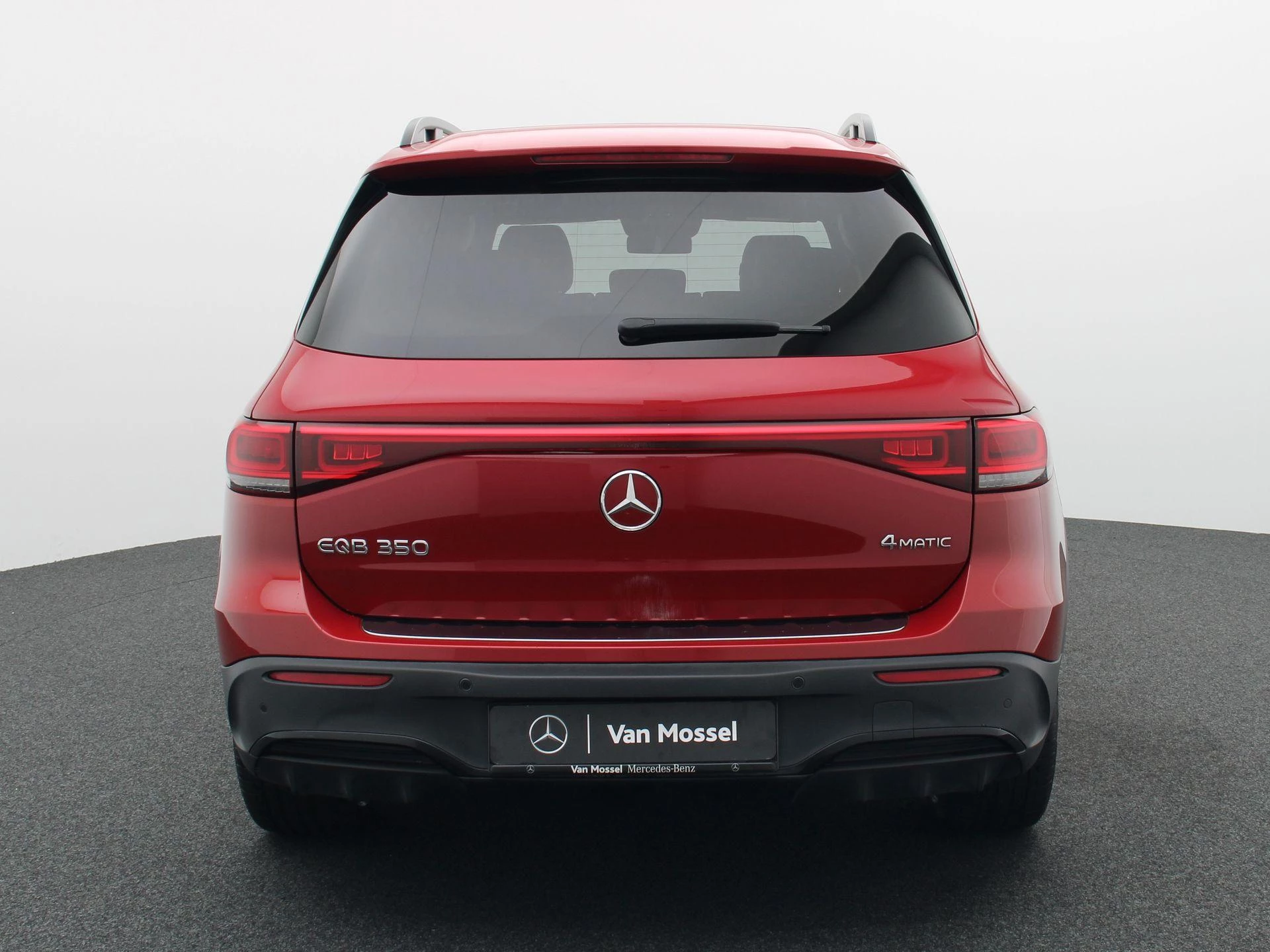 Mercedes-Benz EQB 350 4MATIC AMG Line + LEDER + PANO + BURMESTER + HEAD UP + CARPLAY +