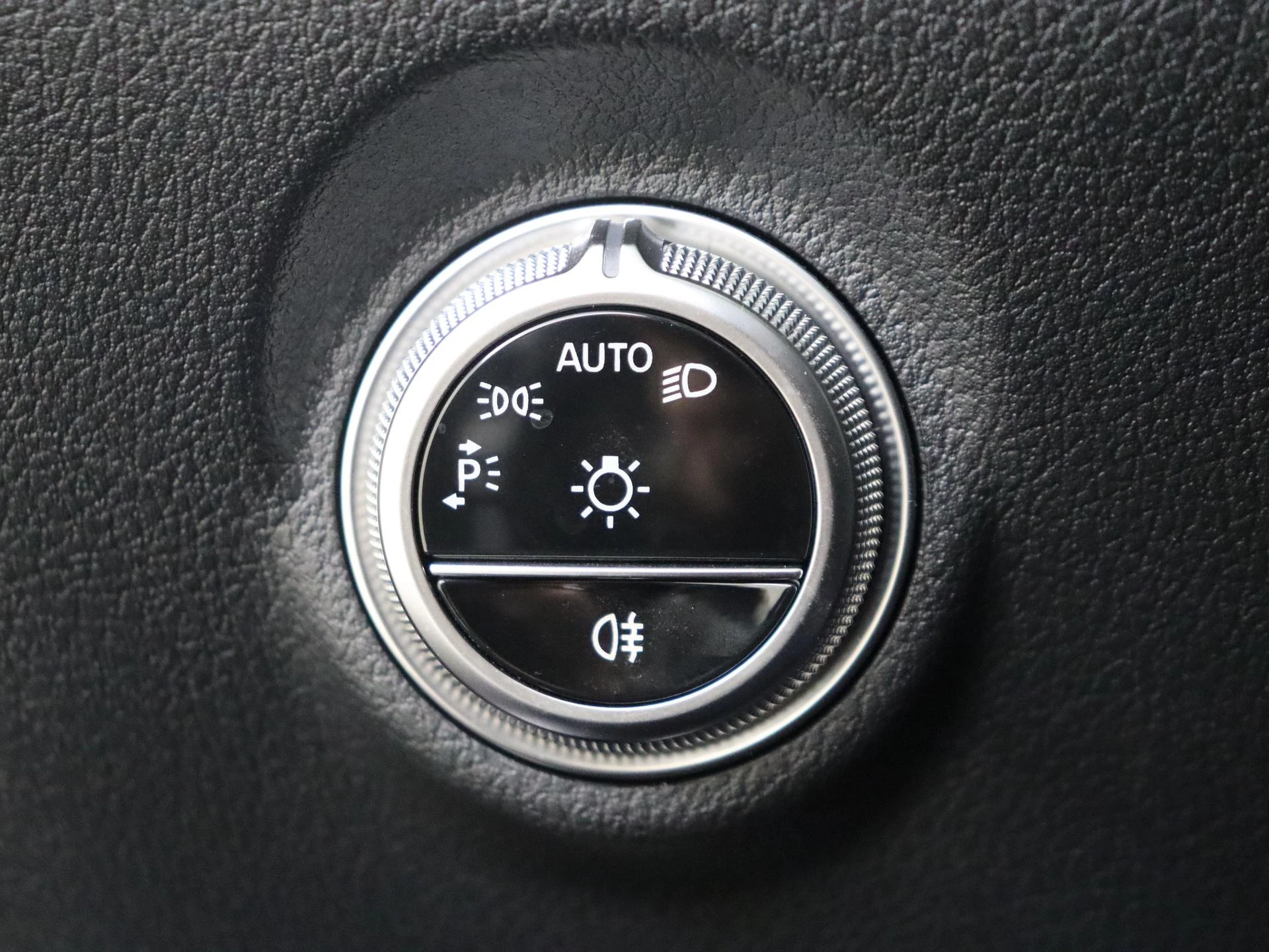 Mercedes-Benz-C-Klasse-image-21