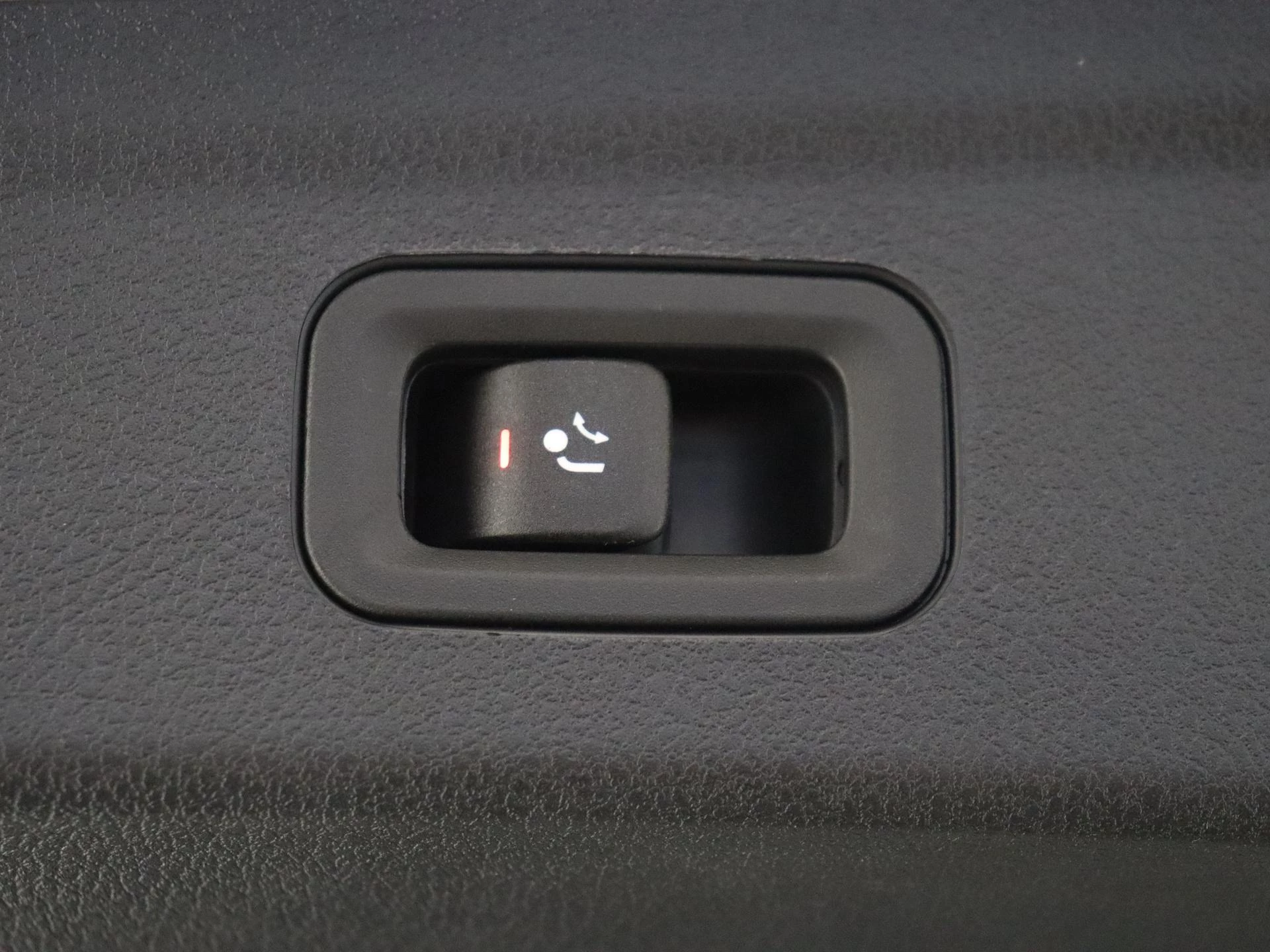 Mercedes-Benz-GLE-image-32