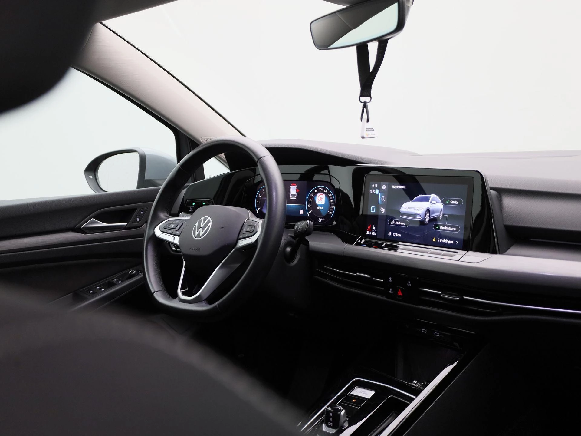 Volkswagen-Golf-image-33
