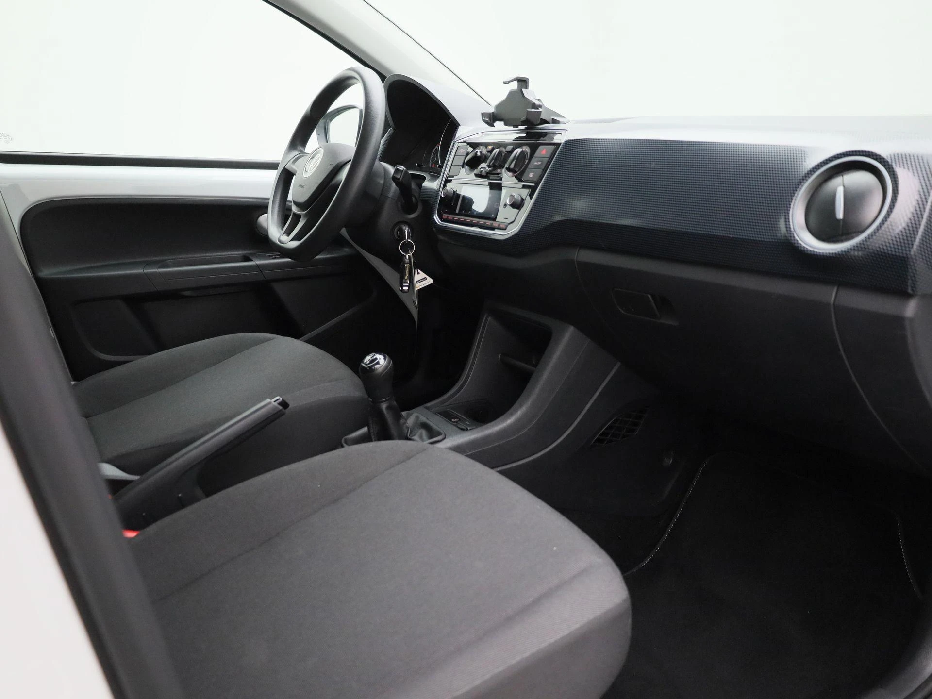 Volkswagen-up!-image-23