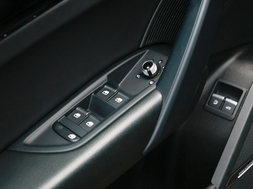 Audi Q5 55 TFSIe S line Matrix AHK B&O Business